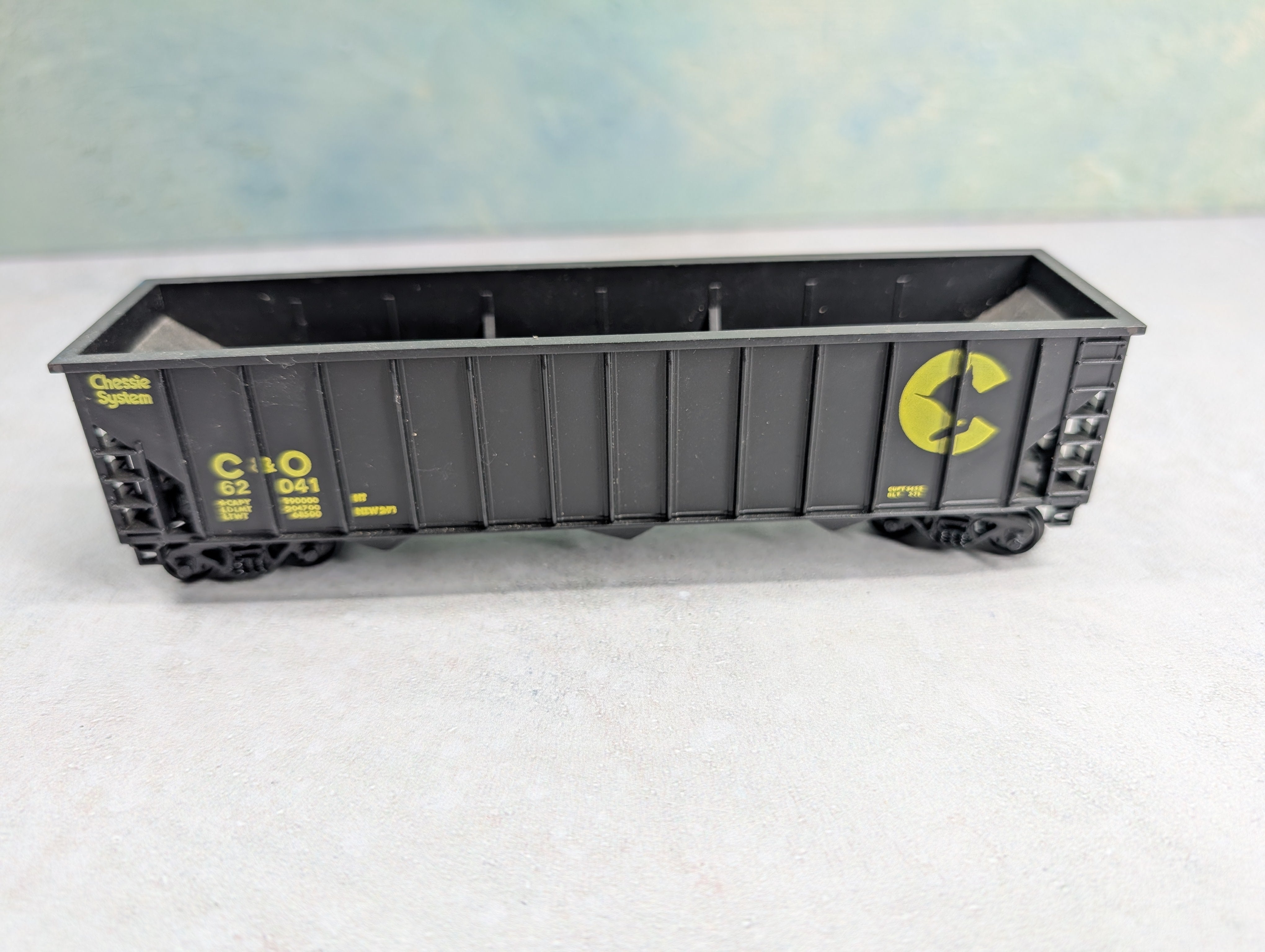 USED HO Scale 100 Ton 3 Bay Hopper Chessie System C&O #62041