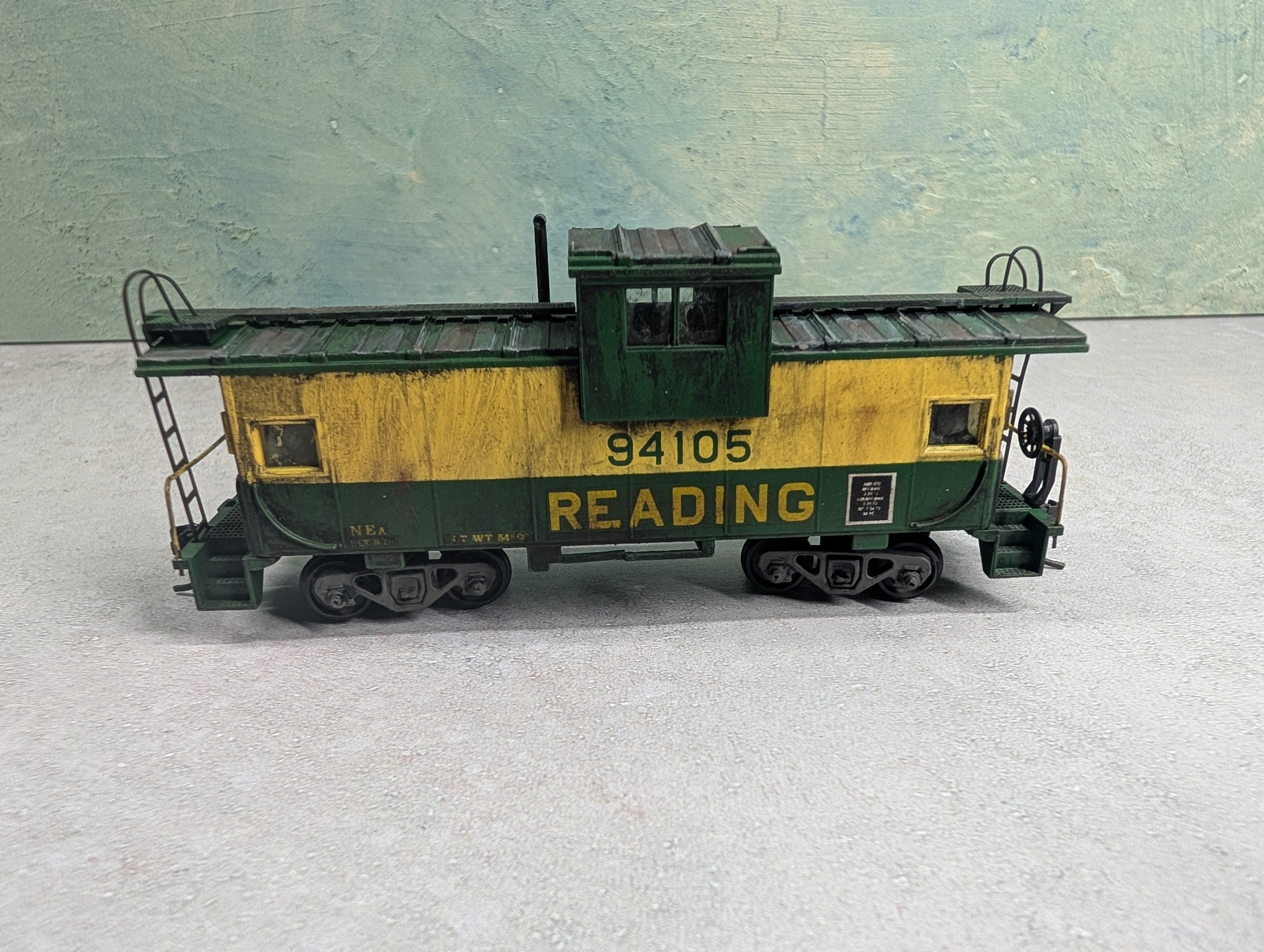 USED Athearn HO Scale Caboose Reading #94105 Weathered