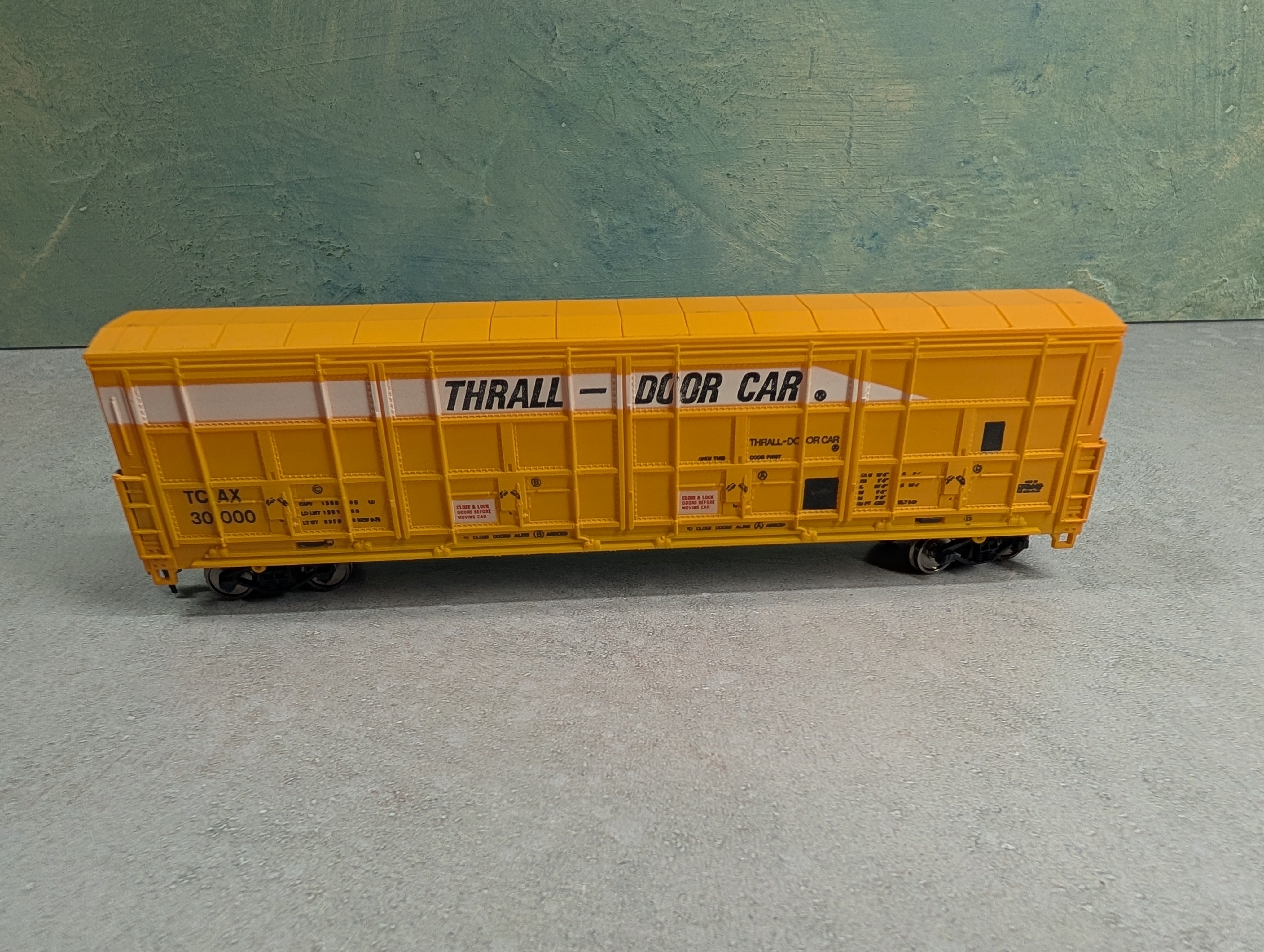 USED Life-Like HO Scale 54' Thrall Door Box Car TCAX 30000 Metal Wheels