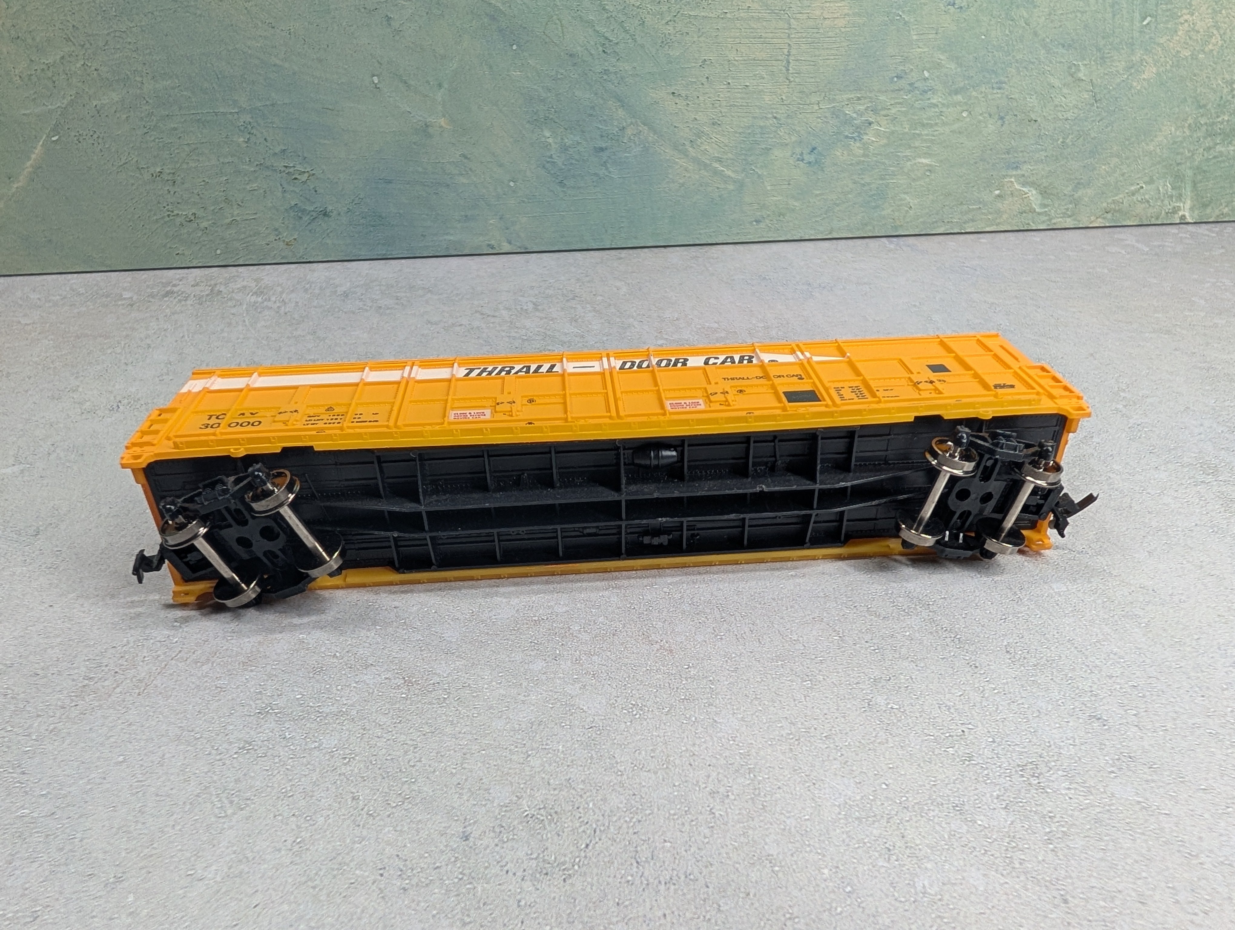 USED Life-Like HO Scale 54' Thrall Door Box Car TCAX 30000 Metal Wheels