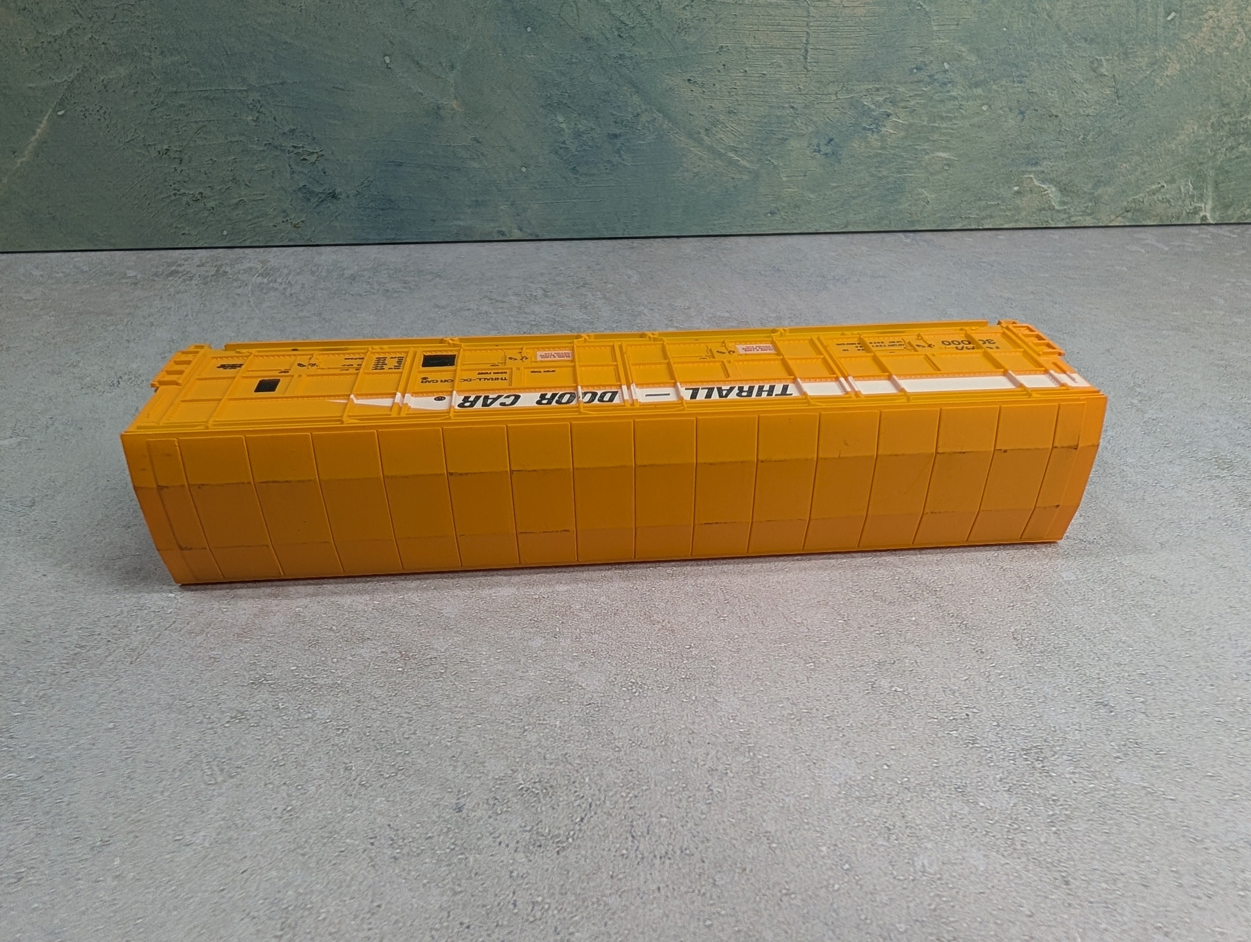 USED Life-Like HO Scale 54' Thrall Door Box Car TCAX 30000 Metal Wheels