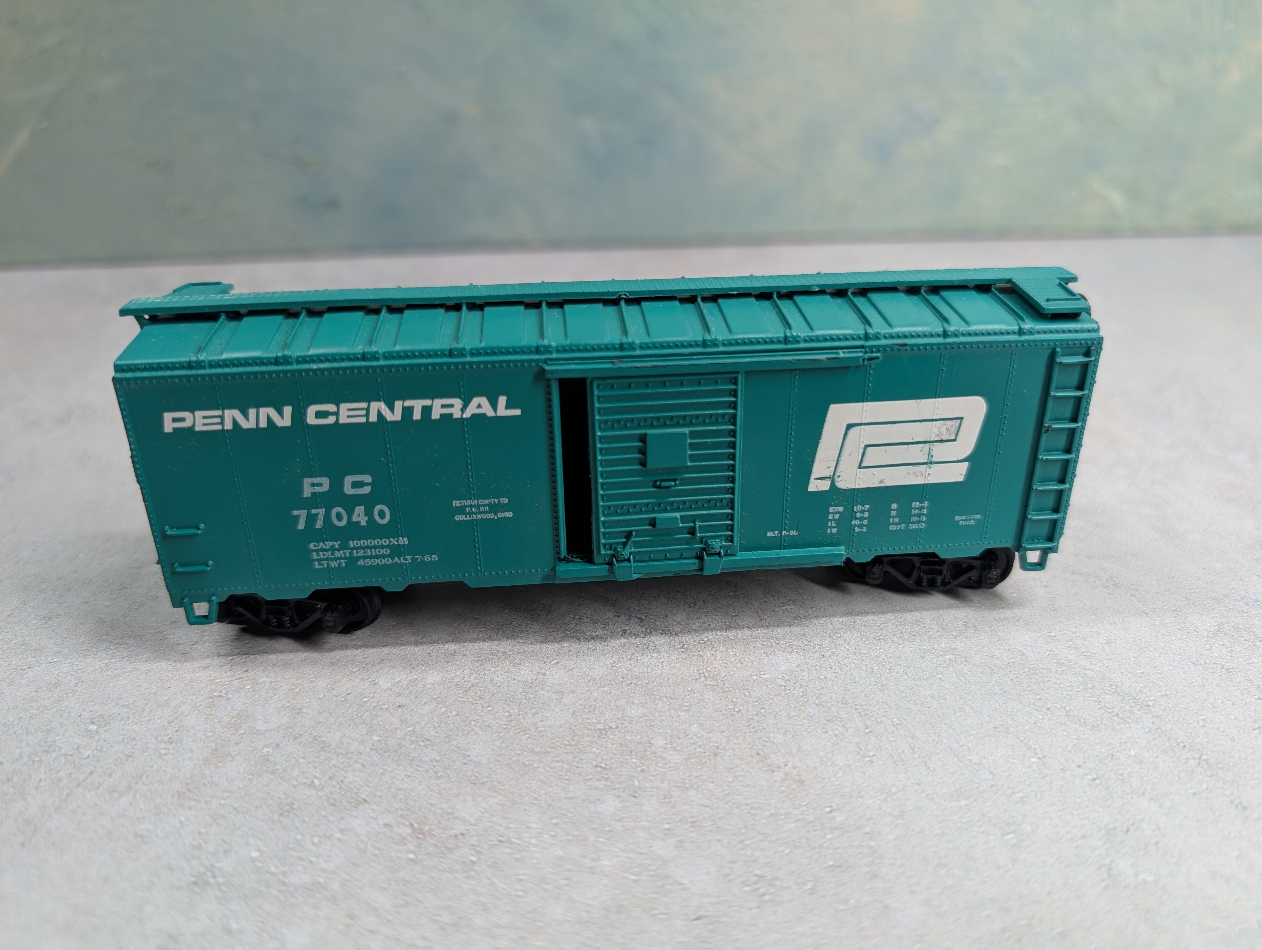 USED Athearn HO Scale 40' Box Car Penn Central PC #77040