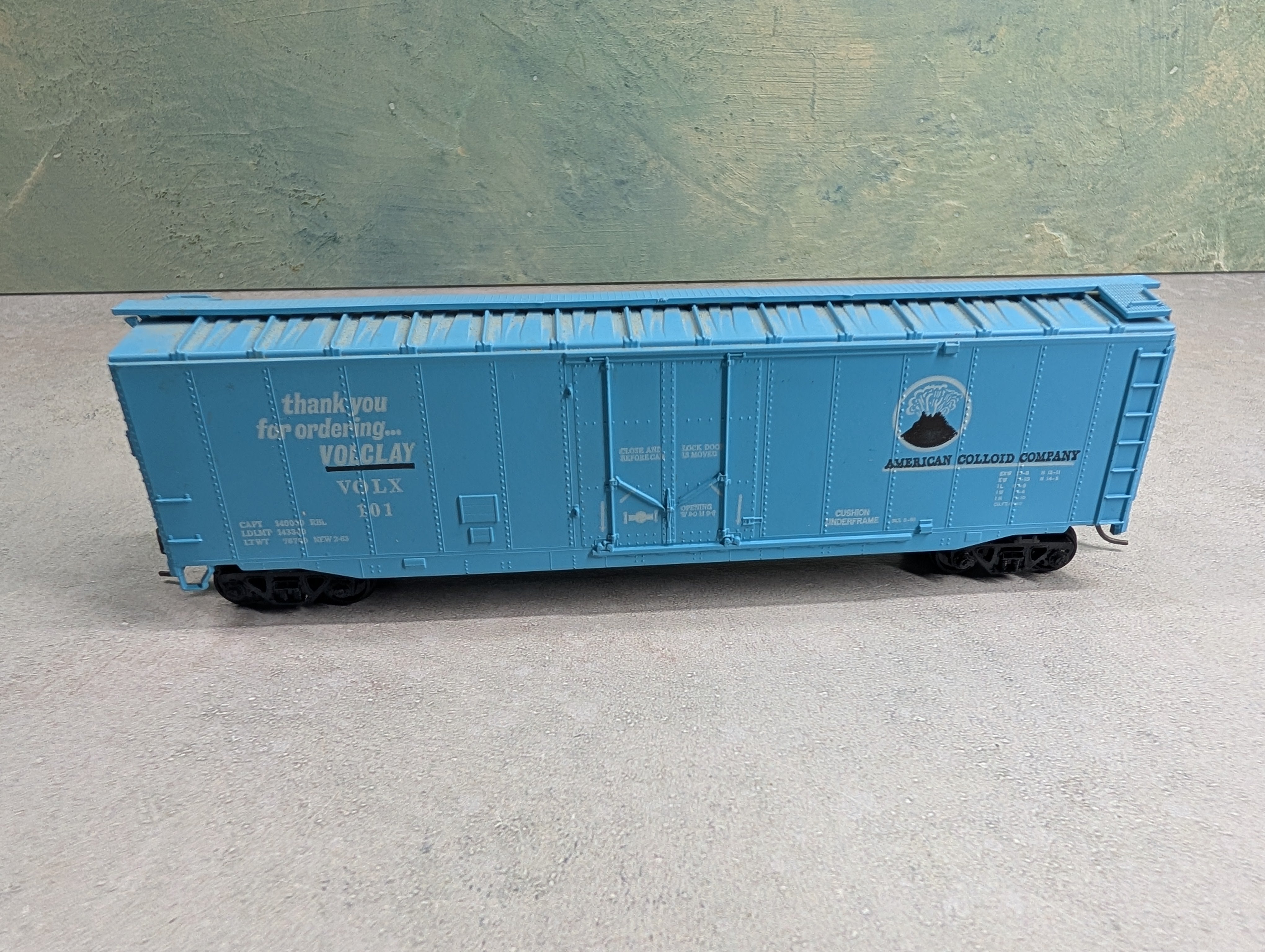 USED Athearn HO Scale 50' SD Box Car American Colloid VOLX #101