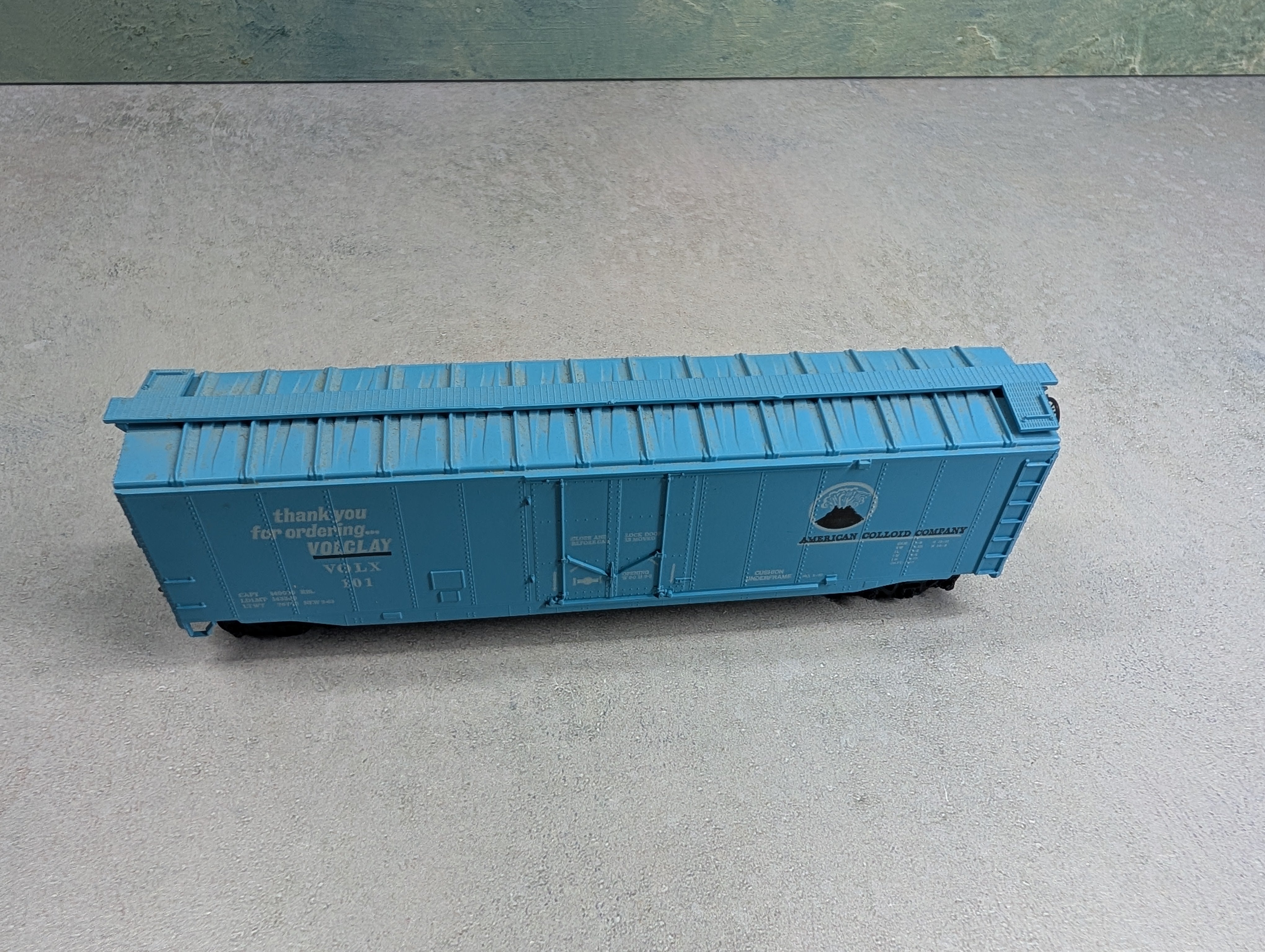 USED Athearn HO Scale 50' SD Box Car American Colloid VOLX #101