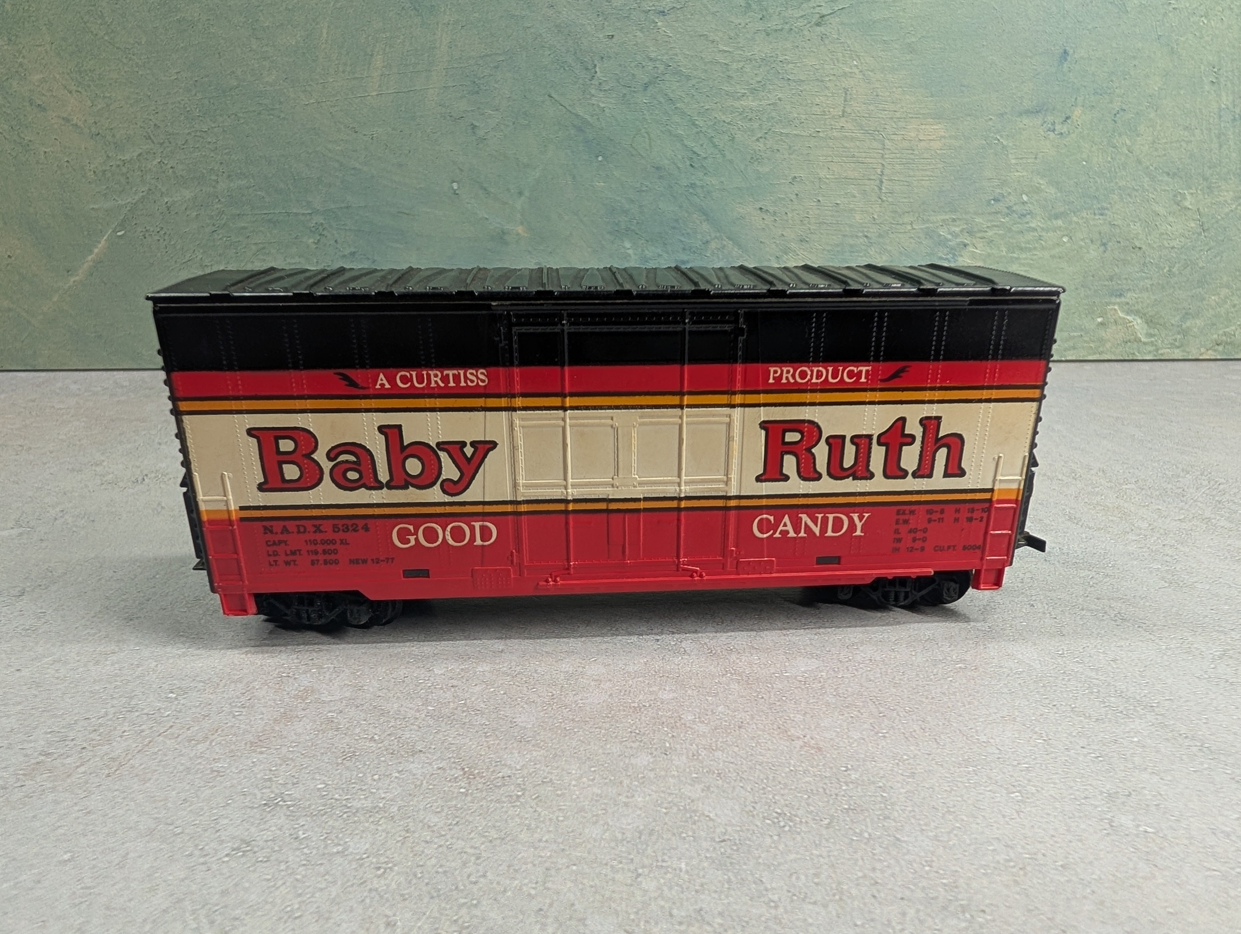 USED HO Scale 40' Hi-Cube Box Car Baby Ruth NADX #5324