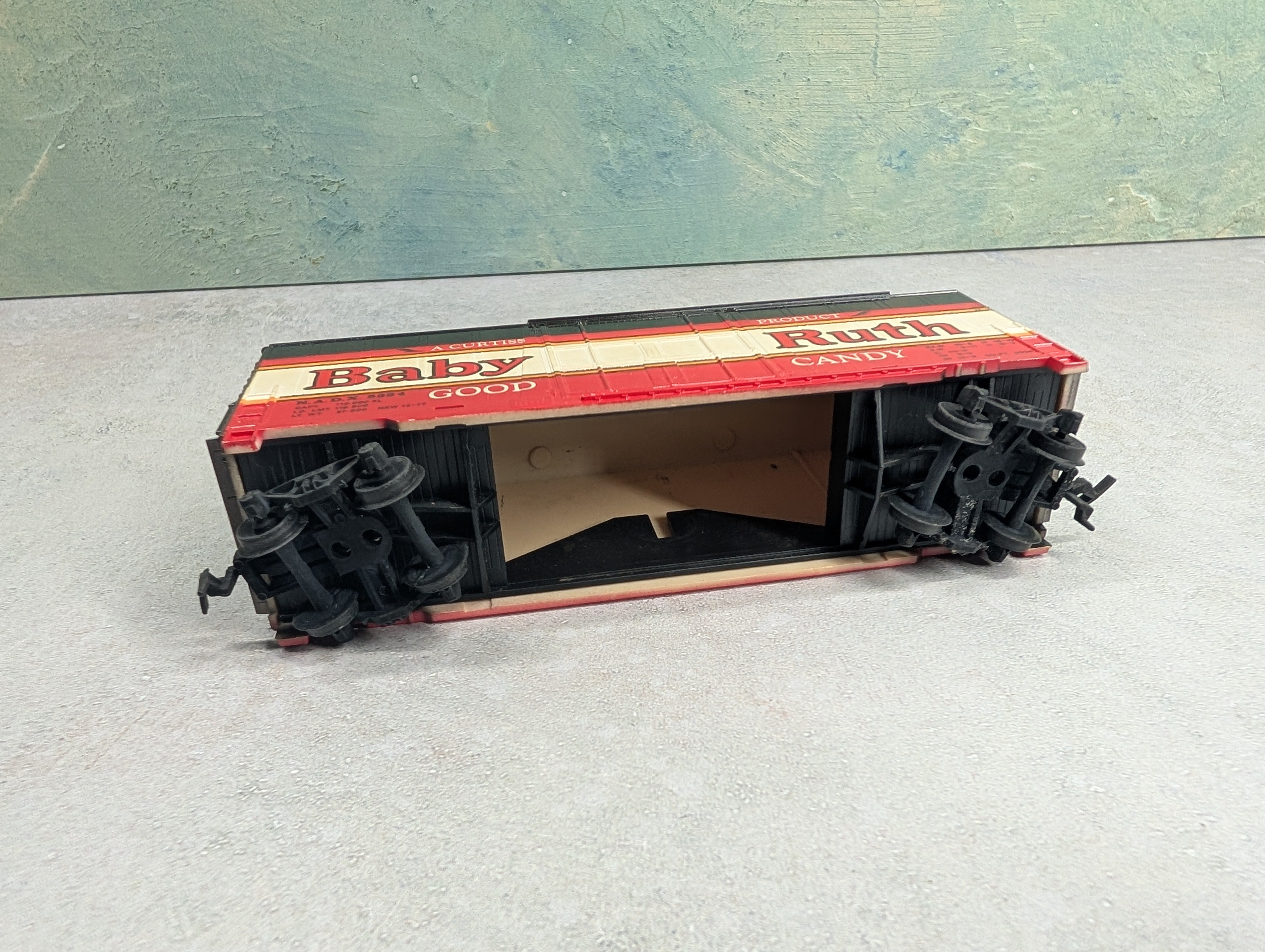 USED HO Scale 40' Hi-Cube Box Car Baby Ruth NADX #5324