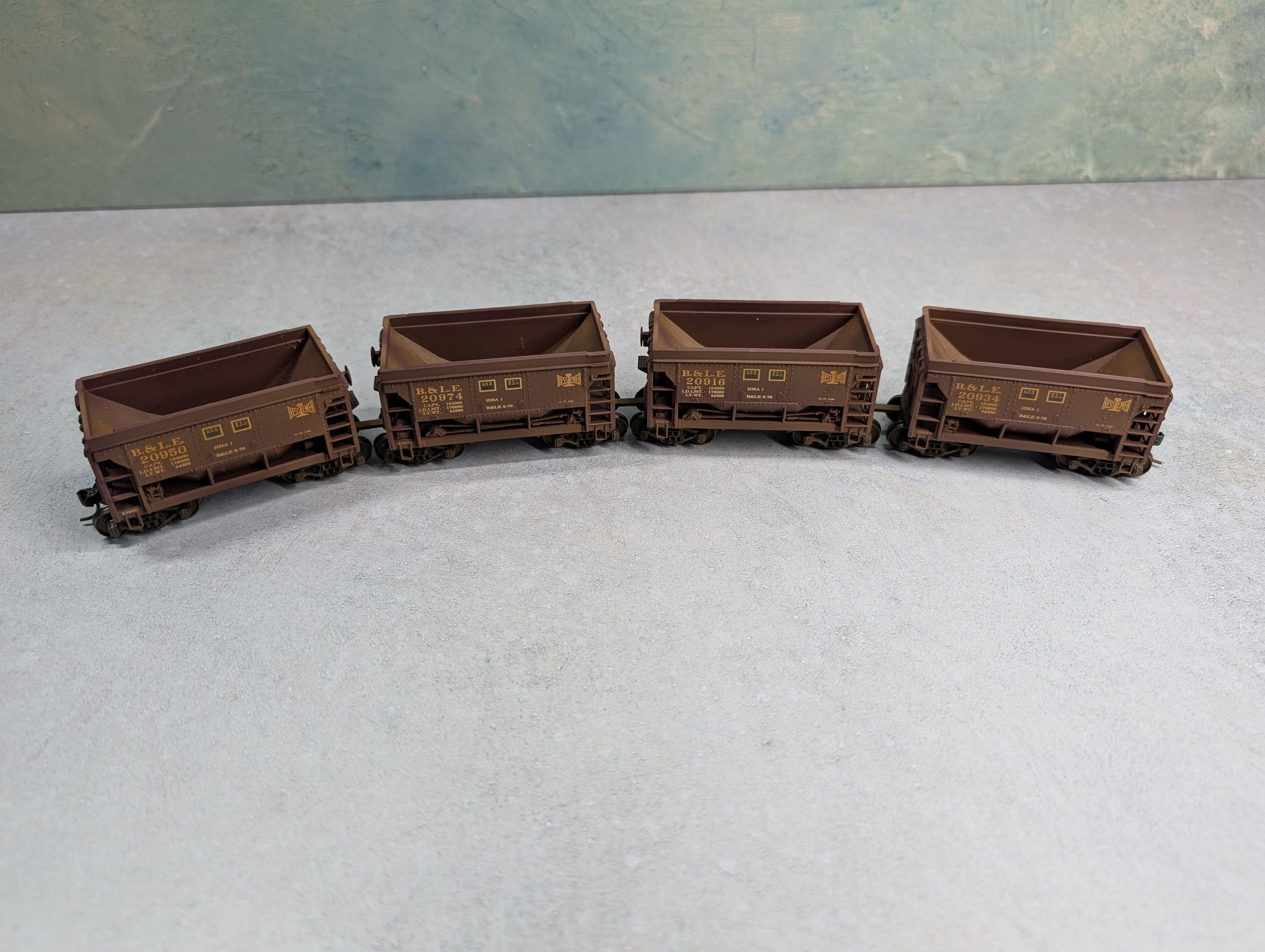 USED Walthers HO Scale 4 Unit Articulated Ore Car Set #1 Bessemer and Lake Erie Railroad B&LE #20934 Weathered