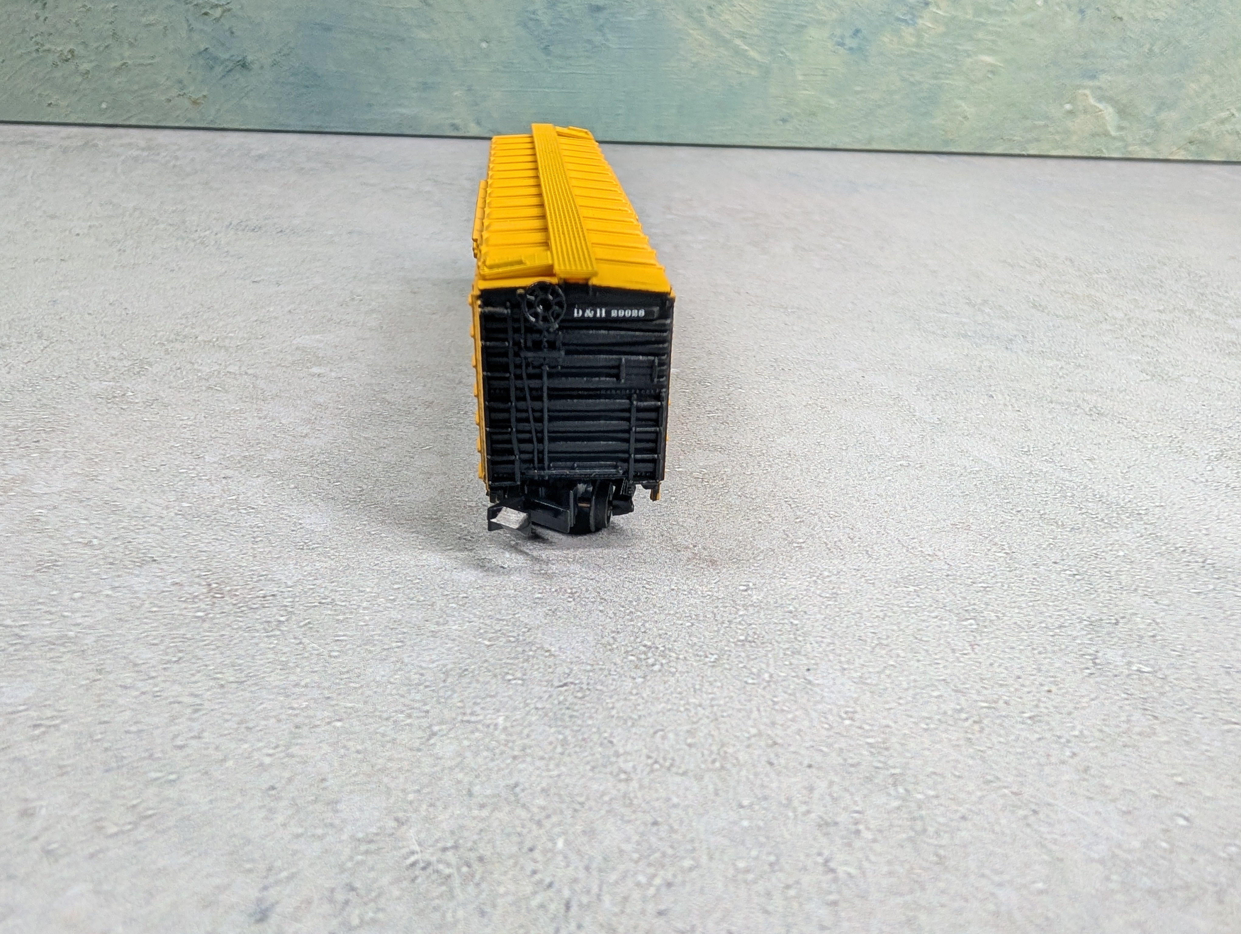 USED Con-Cor #1-041204-3 N Scale 50' Box Car Delaware and Hudson D&H #29028