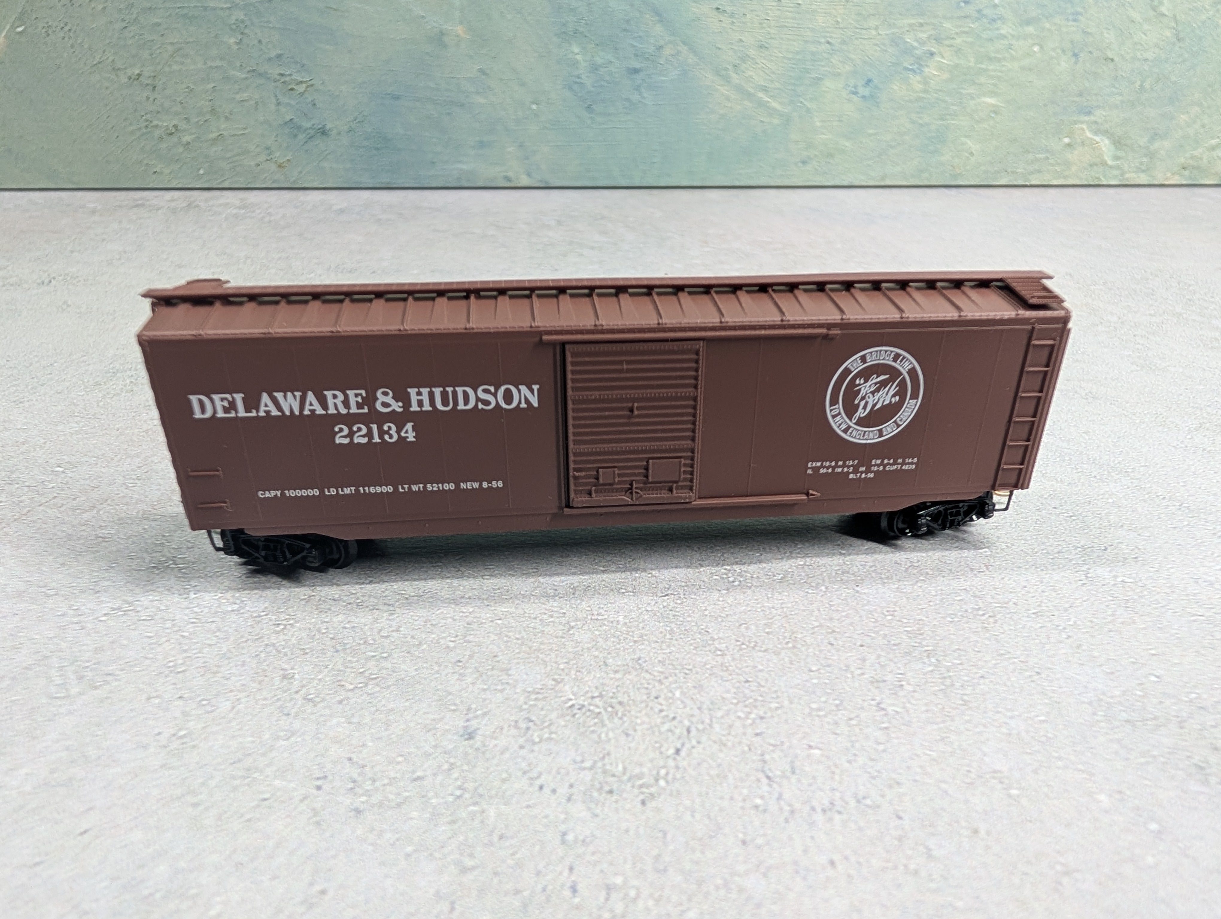 USED Micro-Trains 31070 N Scale 50' Standard SD Box Car Delaware and Hudson 22134