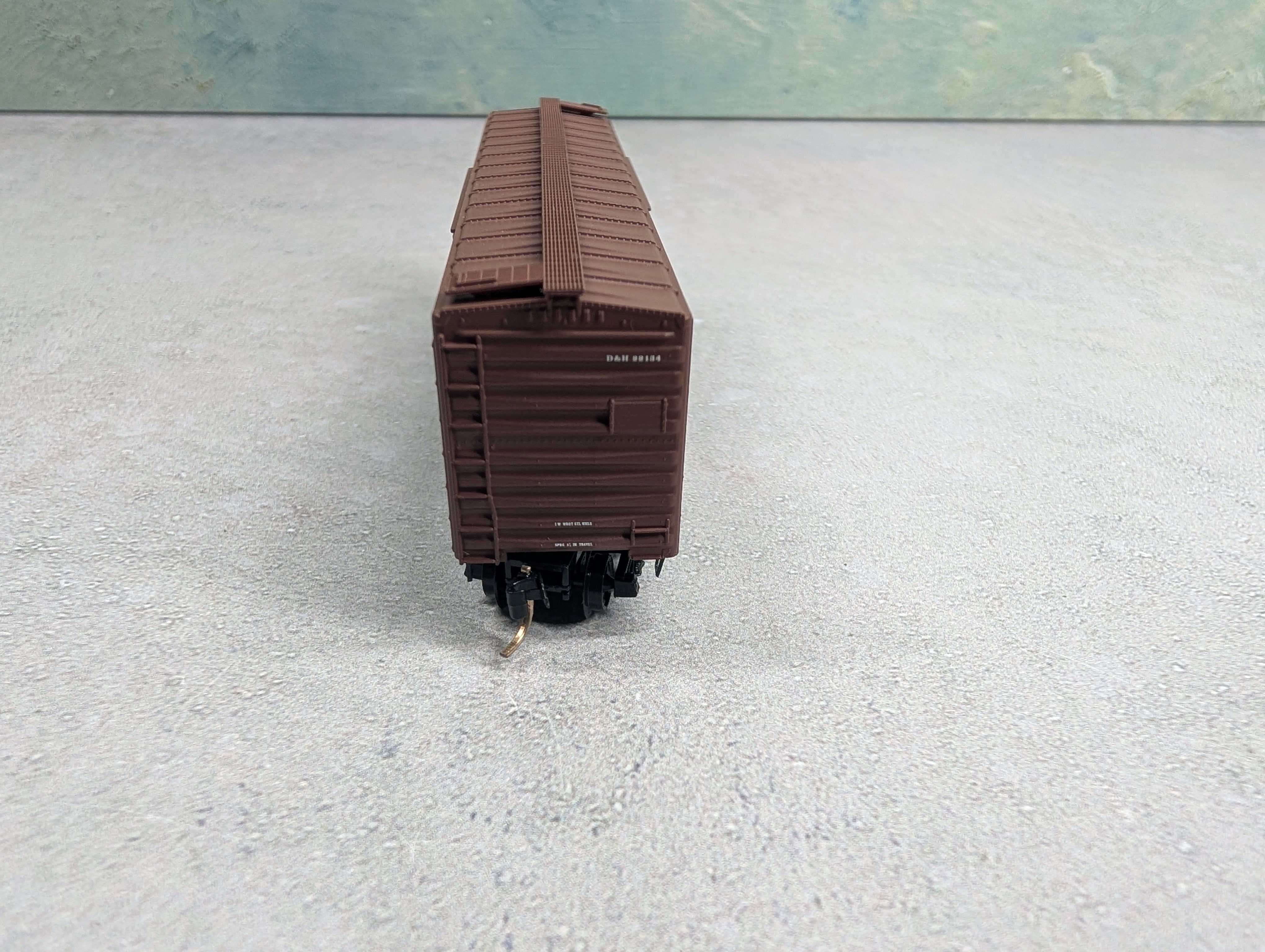 USED Micro-Trains 31070 N Scale 50' Standard SD Box Car Delaware and Hudson 22134