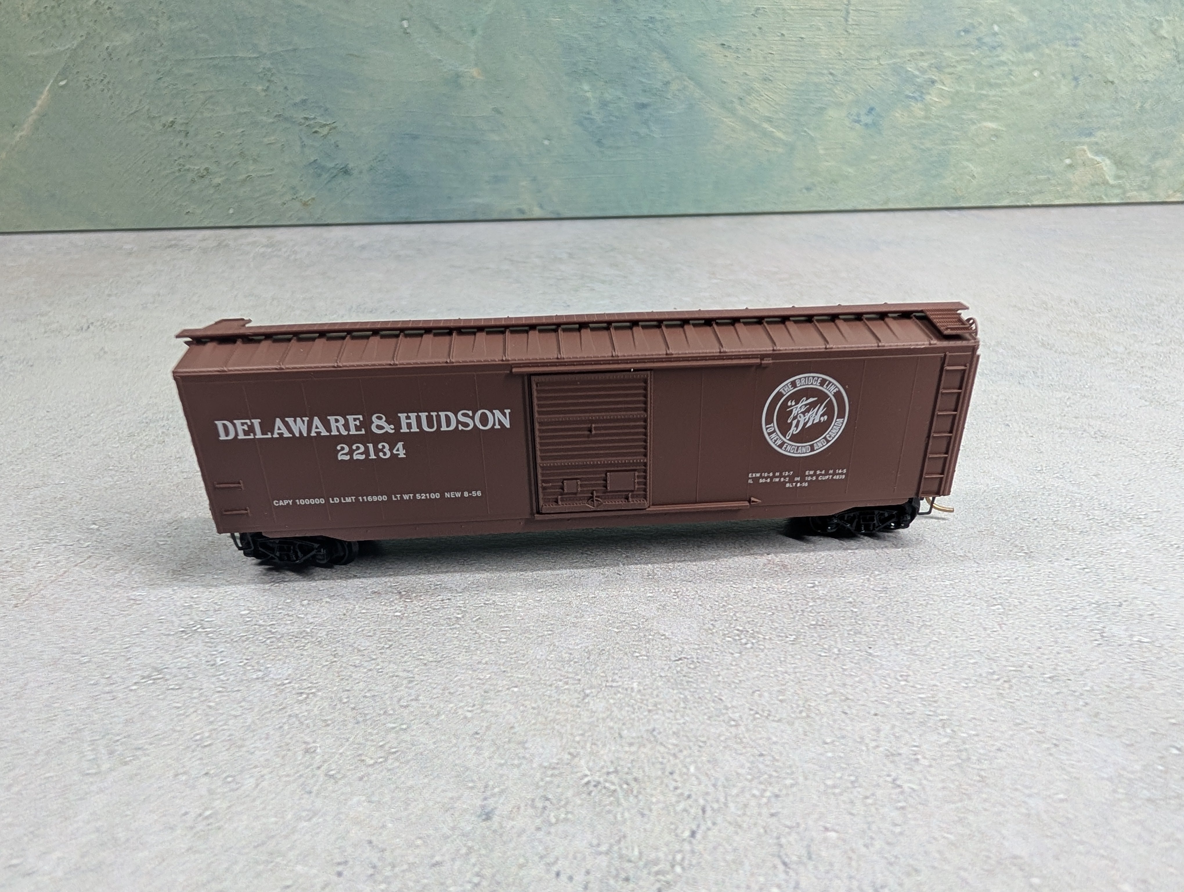 USED Micro-Trains 31070 N Scale 50' Standard SD Box Car Delaware and Hudson 22134