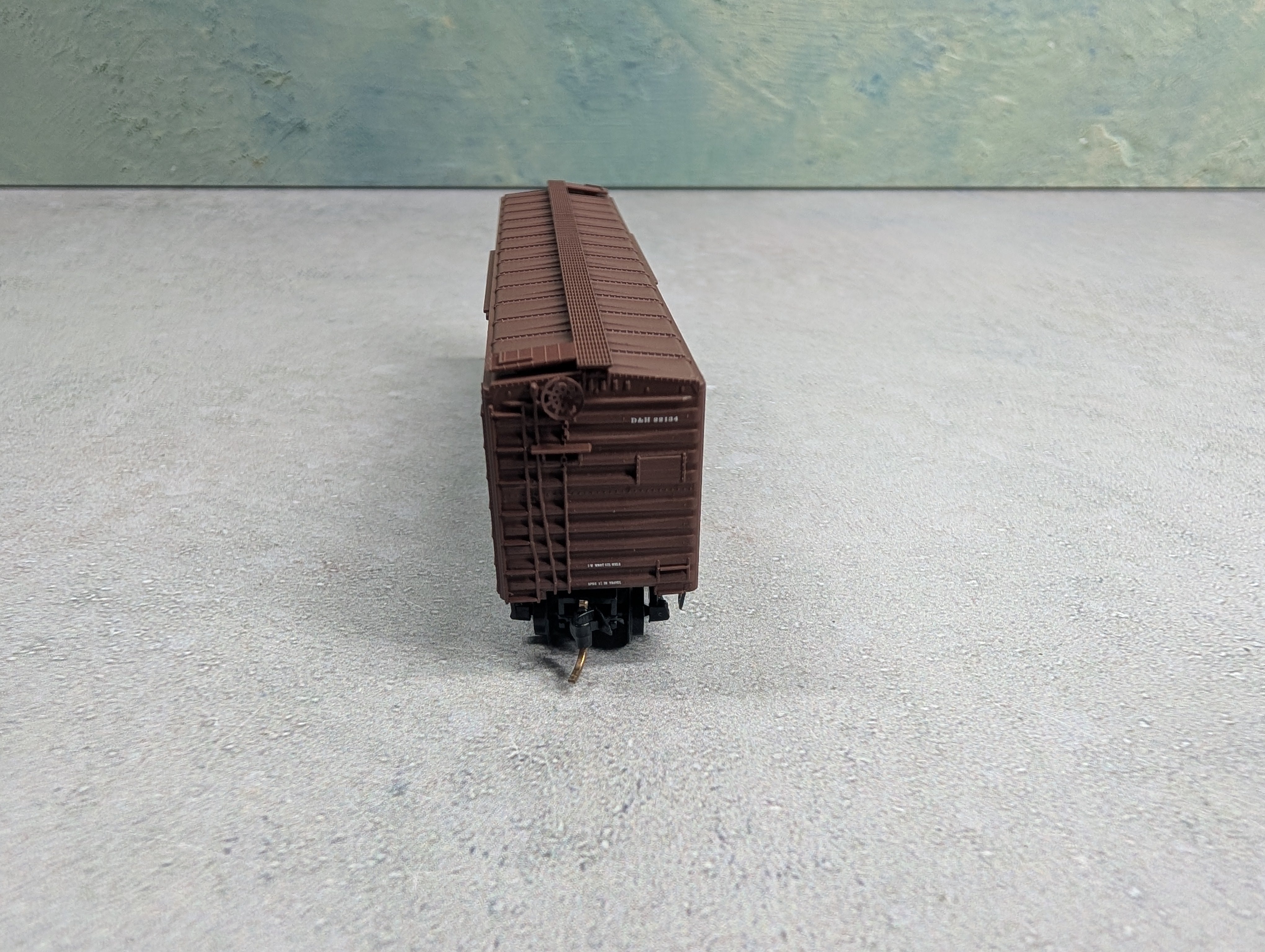 USED Micro-Trains 31070 N Scale 50' Standard SD Box Car Delaware and Hudson 22134