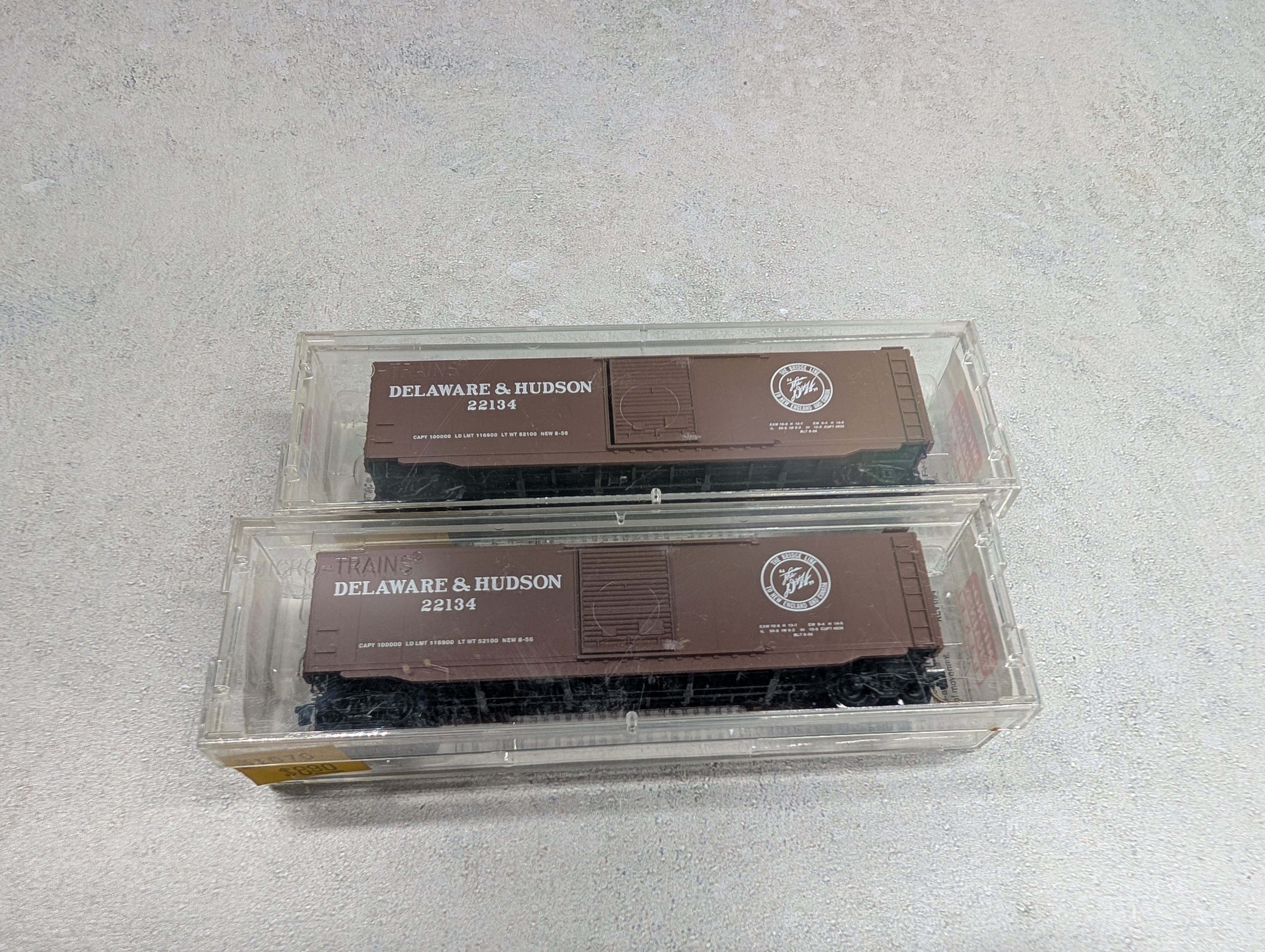 USED Micro-Trains 31070 N Scale 50' Standard SD Box Car Delaware and Hudson 22134 (2 pcs)