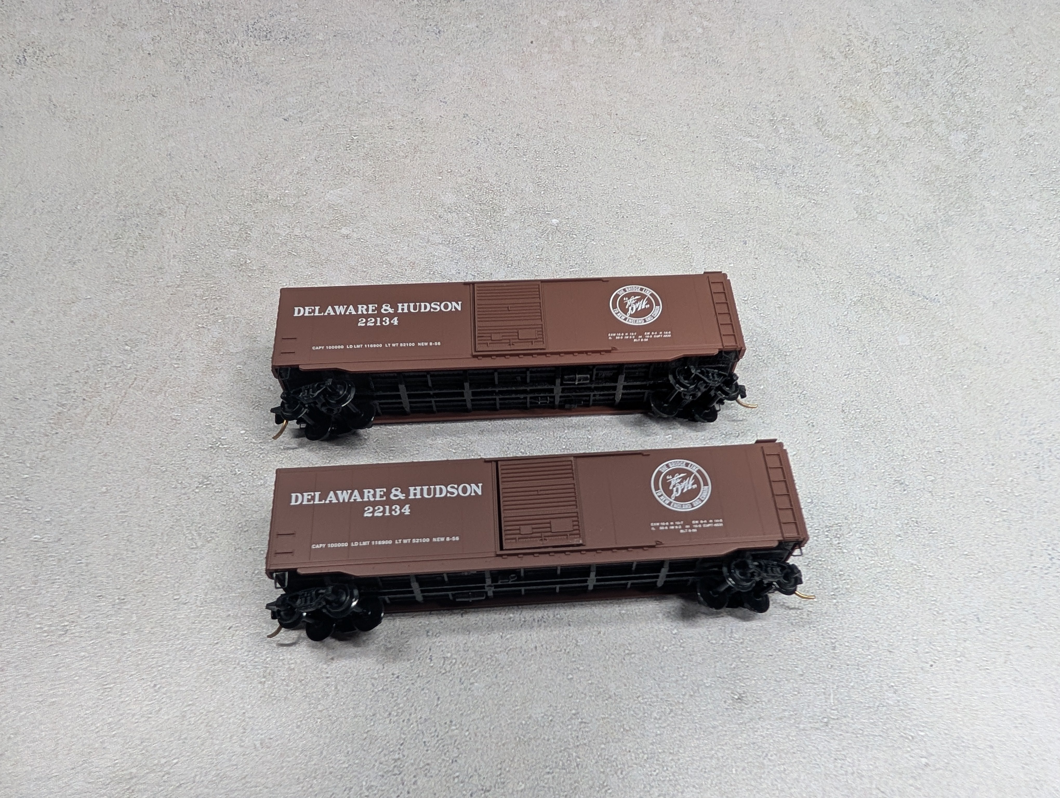 USED Micro-Trains 31070 N Scale 50' Standard SD Box Car Delaware and Hudson 22134 (2 pcs)
