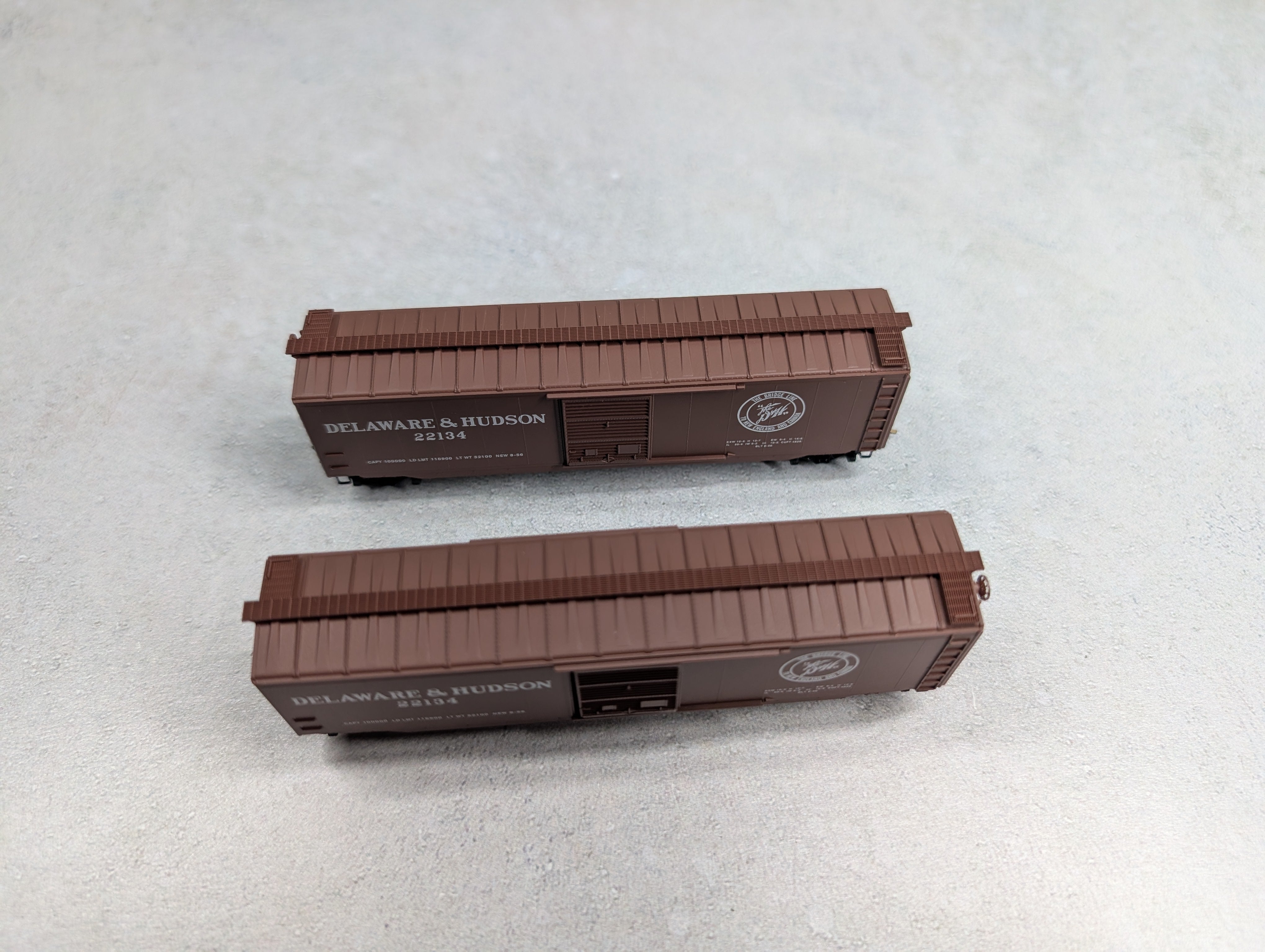 USED Micro-Trains 31070 N Scale 50' Standard SD Box Car Delaware and Hudson 22134 (2 pcs)