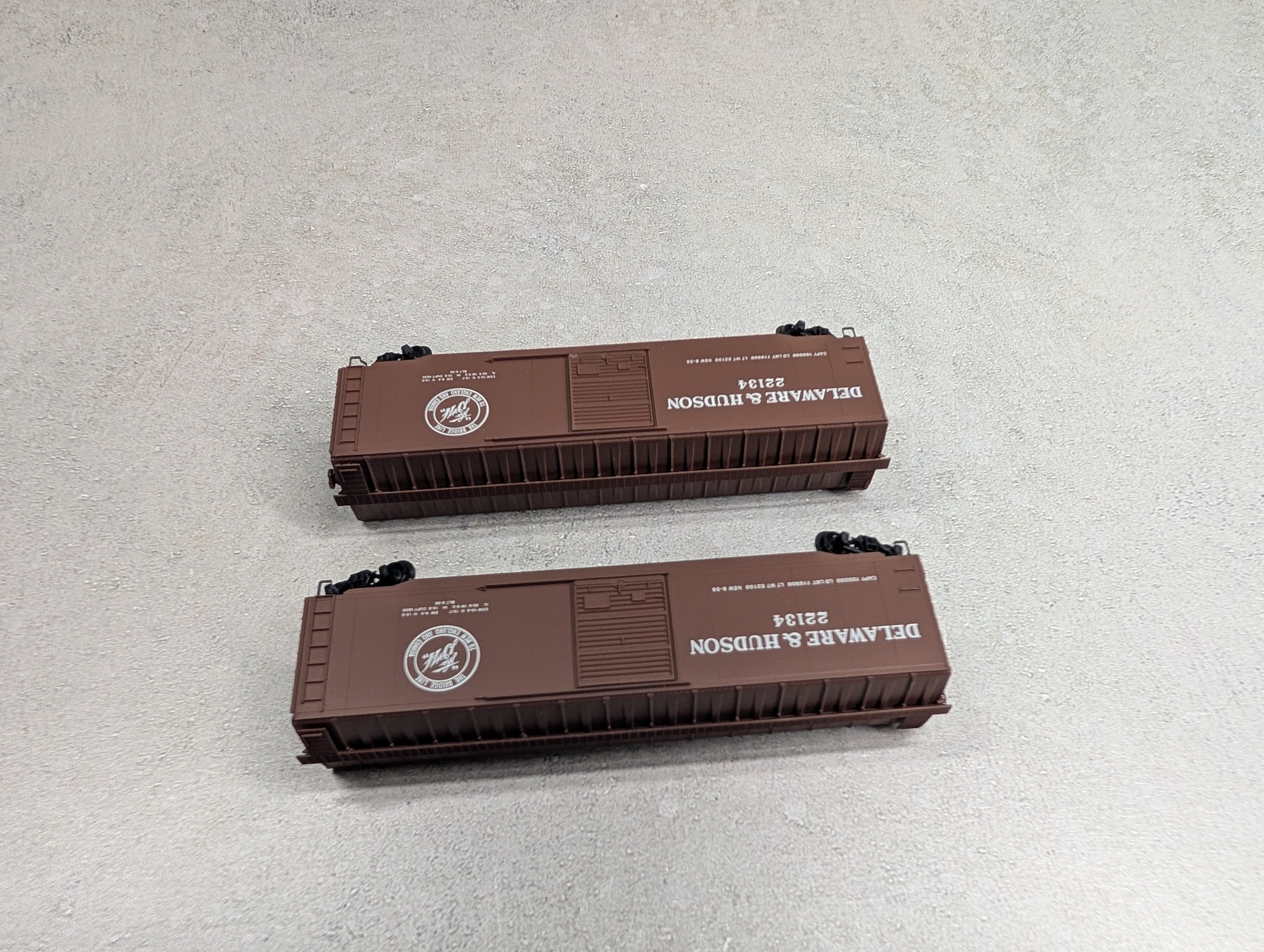 USED Micro-Trains 31070 N Scale 50' Standard SD Box Car Delaware and Hudson 22134 (2 pcs)