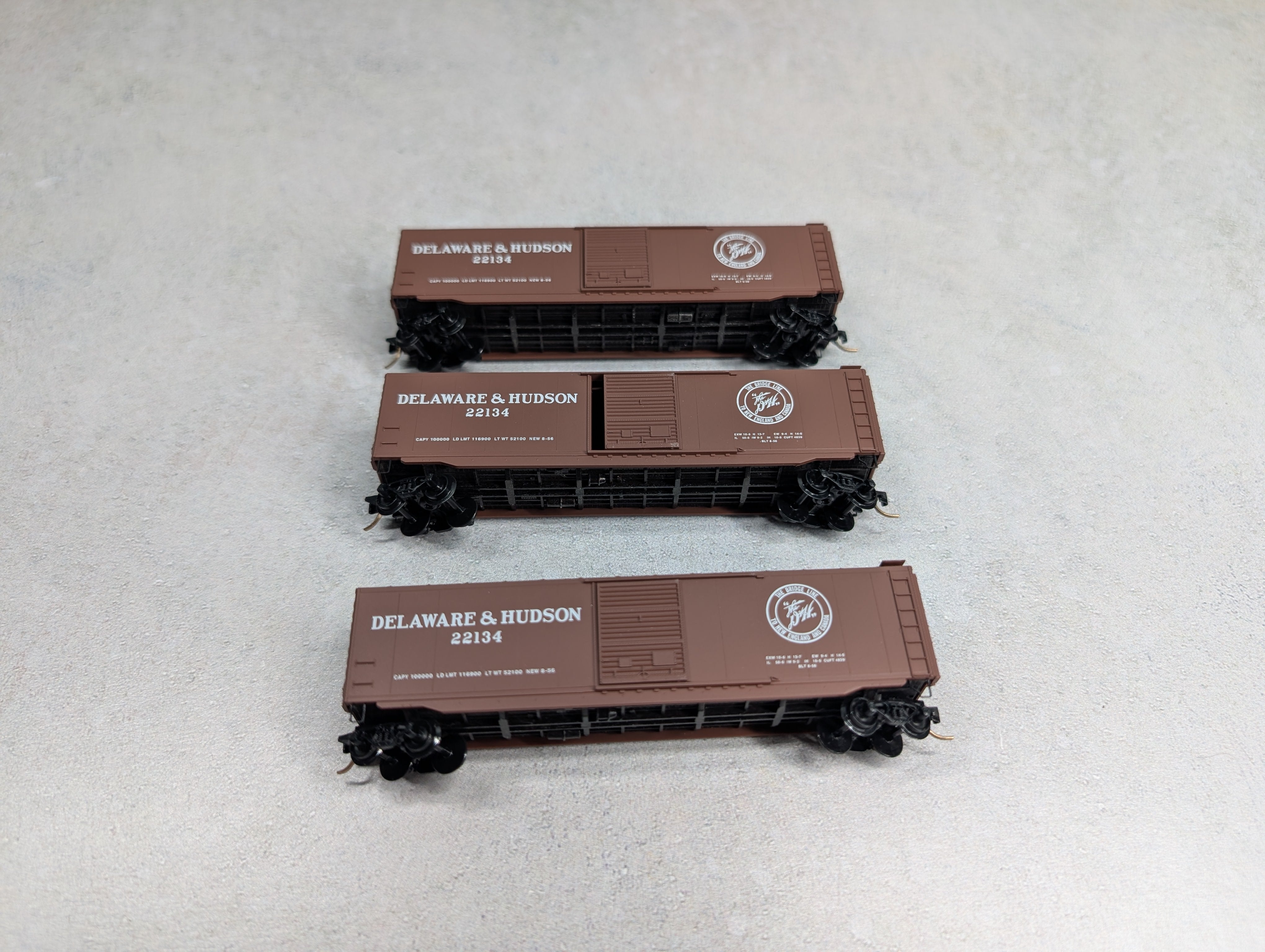 USED Micro-Trains 31070 N Scale 50' Standard SD Box Car Delaware and Hudson 22134 (3 pcs)