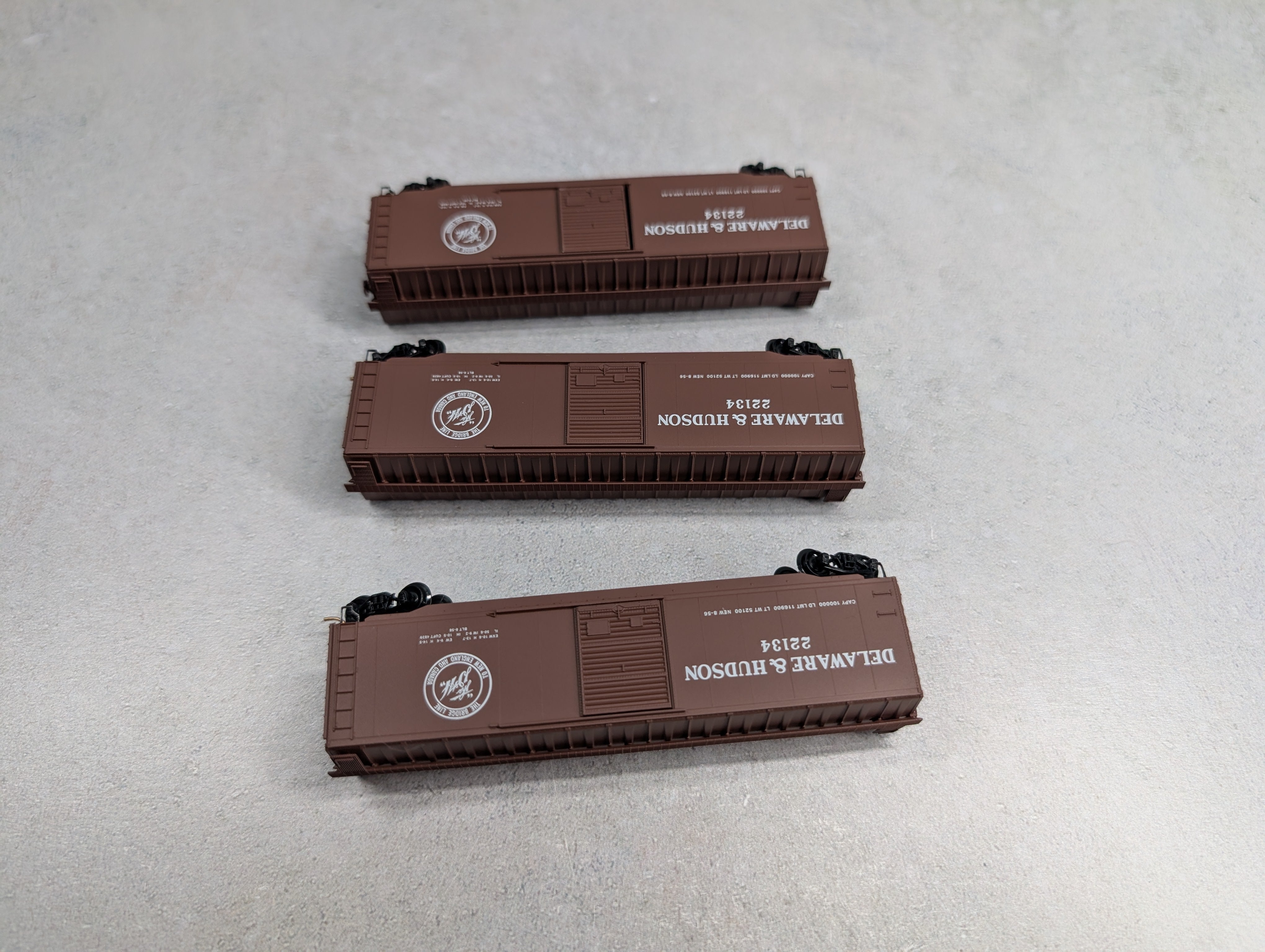 USED Micro-Trains 31070 N Scale 50' Standard SD Box Car Delaware and Hudson 22134 (3 pcs)
