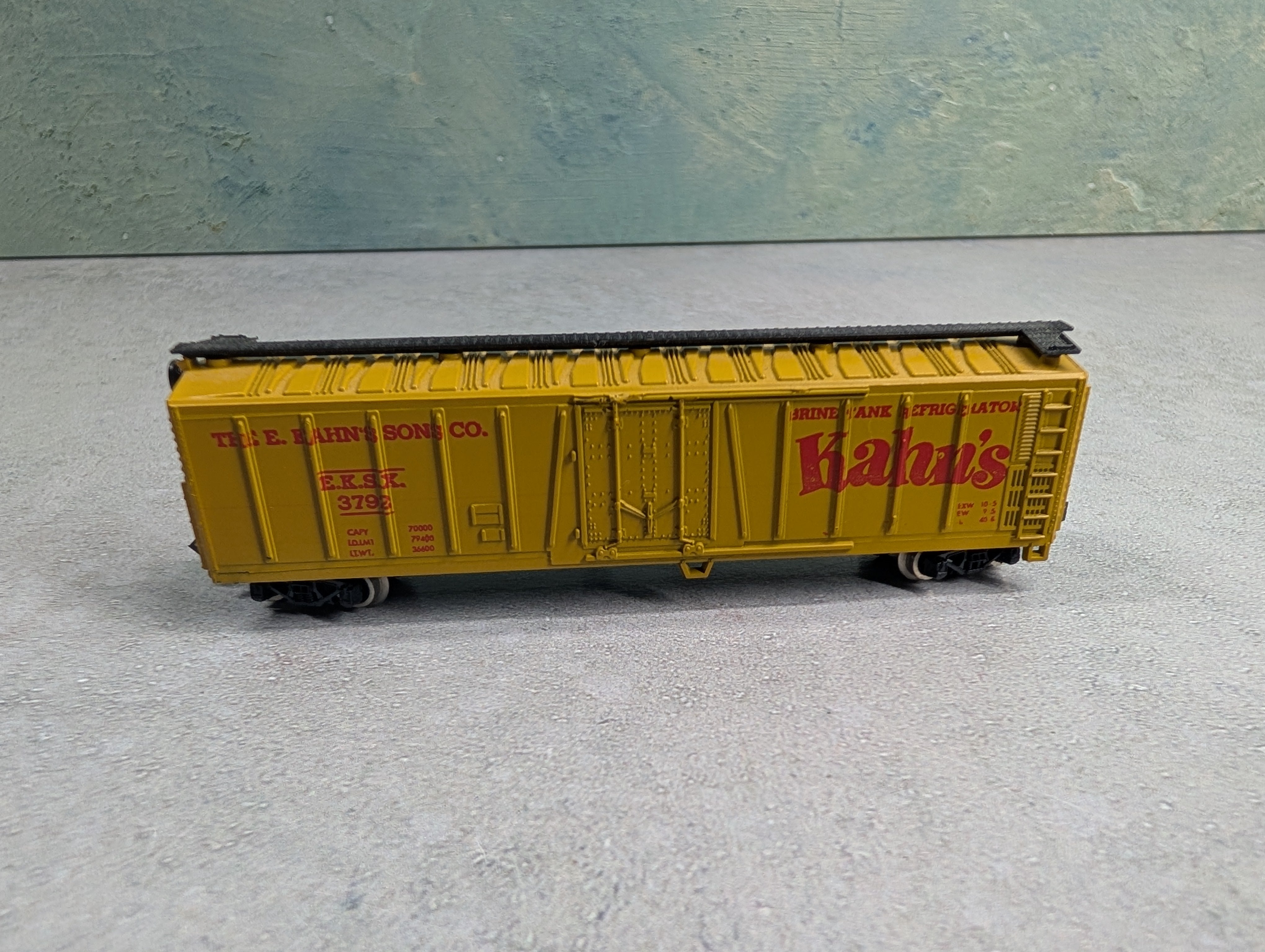USED AHM 4454 N Scale Steel Reefer Box Car Kahn's EKSX #3792