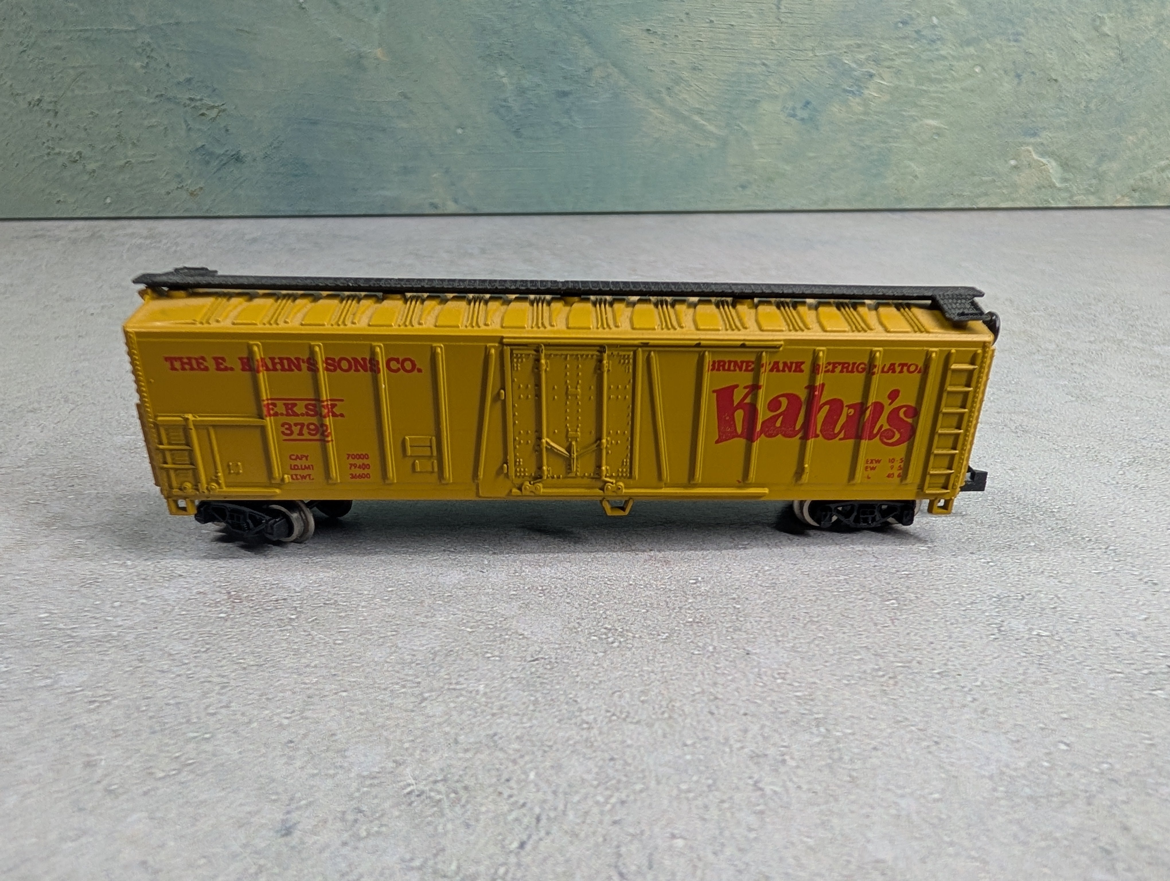 USED AHM 4454 N Scale Steel Reefer Box Car Kahn's EKSX #3792