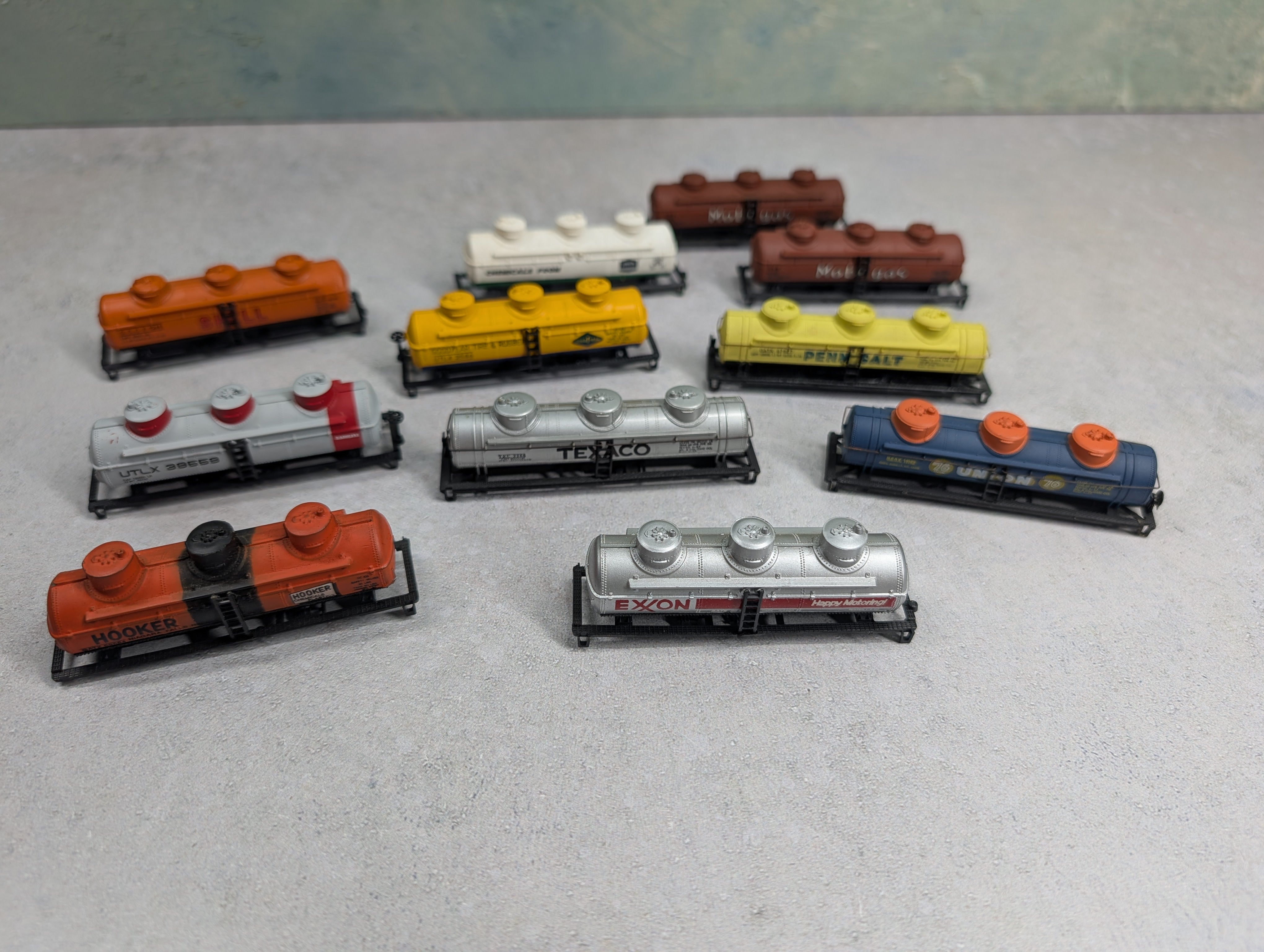 USED N Scale Lot of Tank Cars Exxon, Texaco, UTLX + more Parts/Repair (11 pcs)