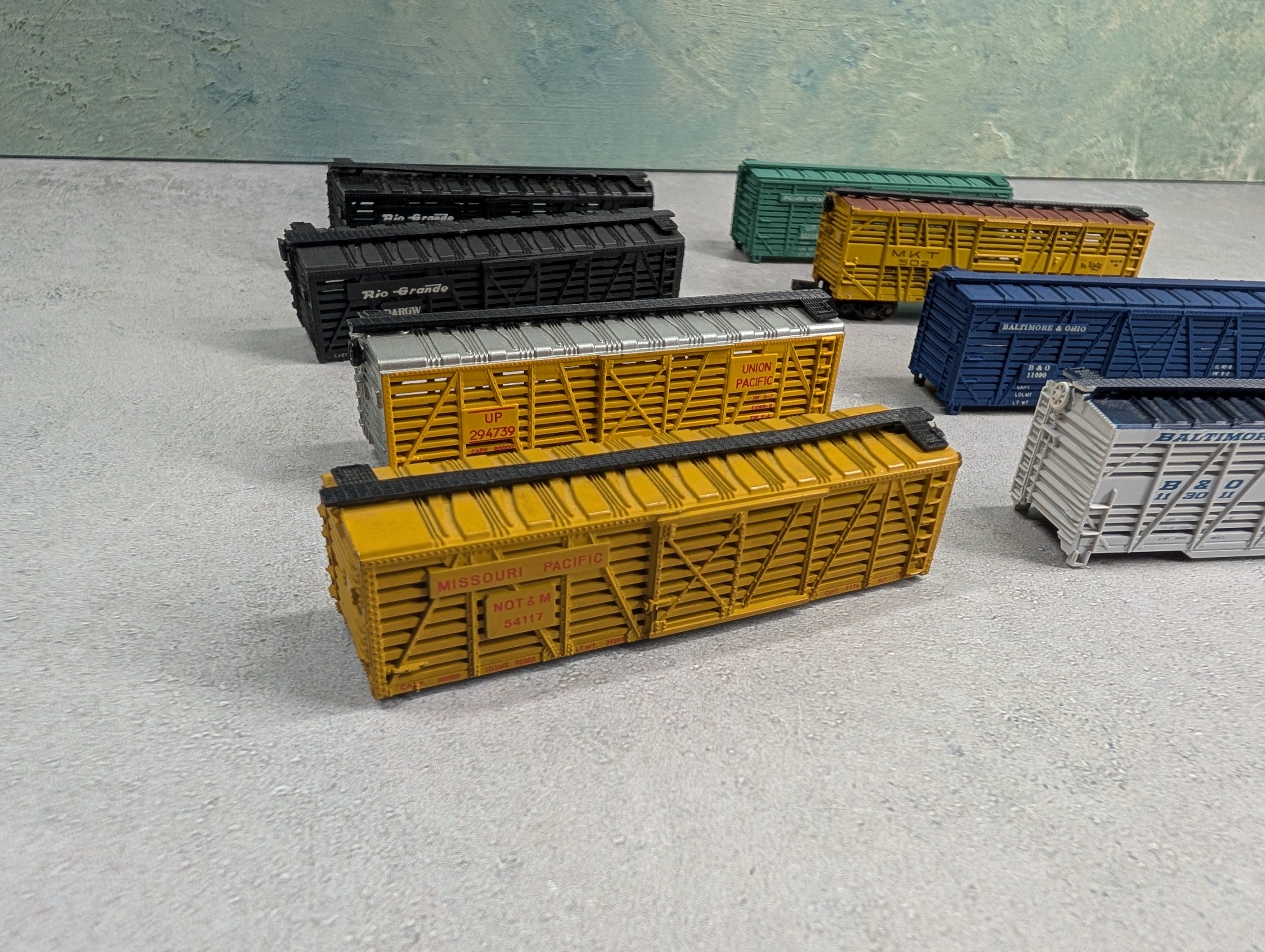 USED N Scale Lot of Stock Cars B&O, DRWG, UP + more Parts/Repair (8 pcs)