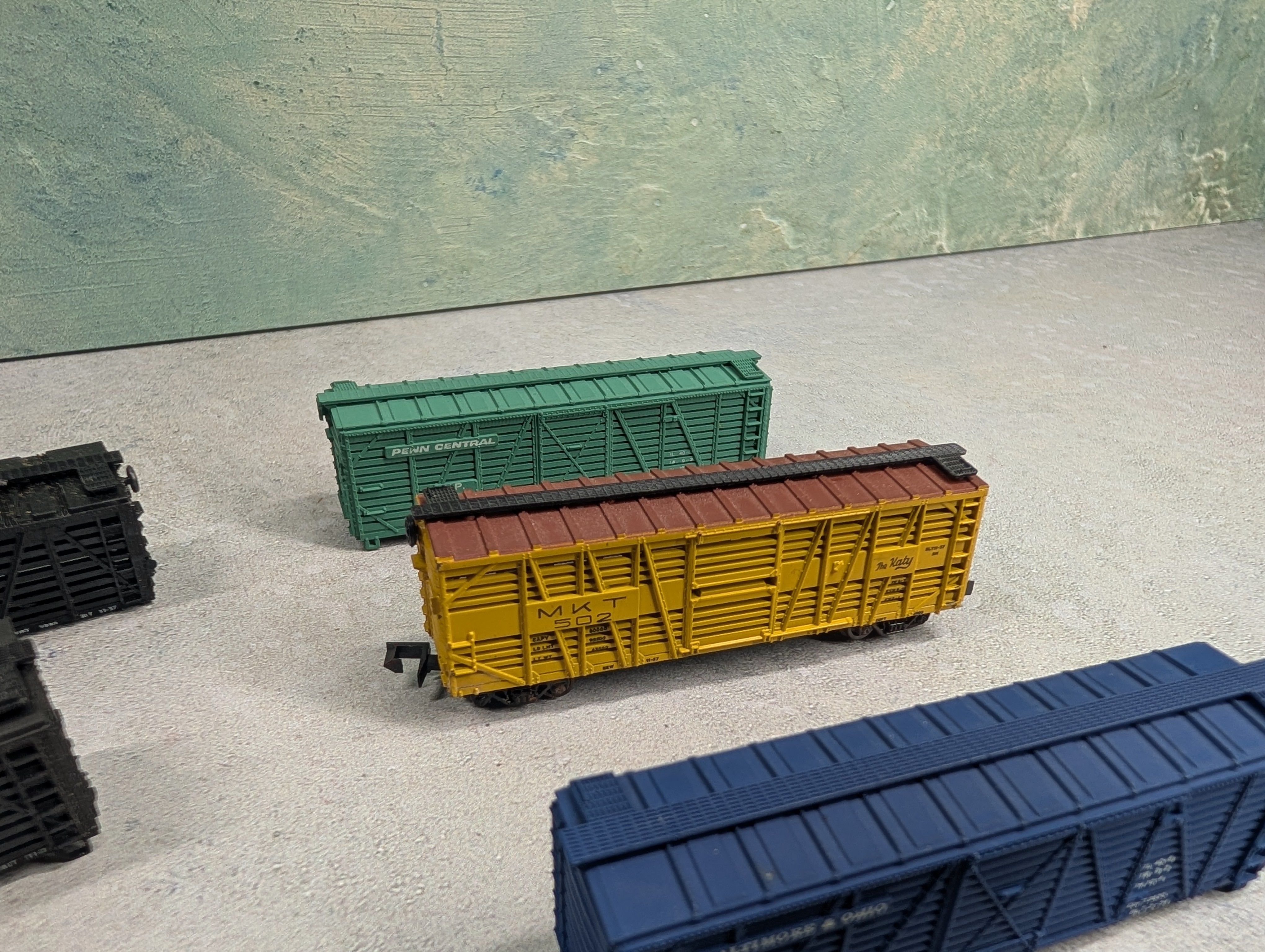 USED N Scale Lot of Stock Cars B&O, DRWG, UP + more Parts/Repair (8 pcs)