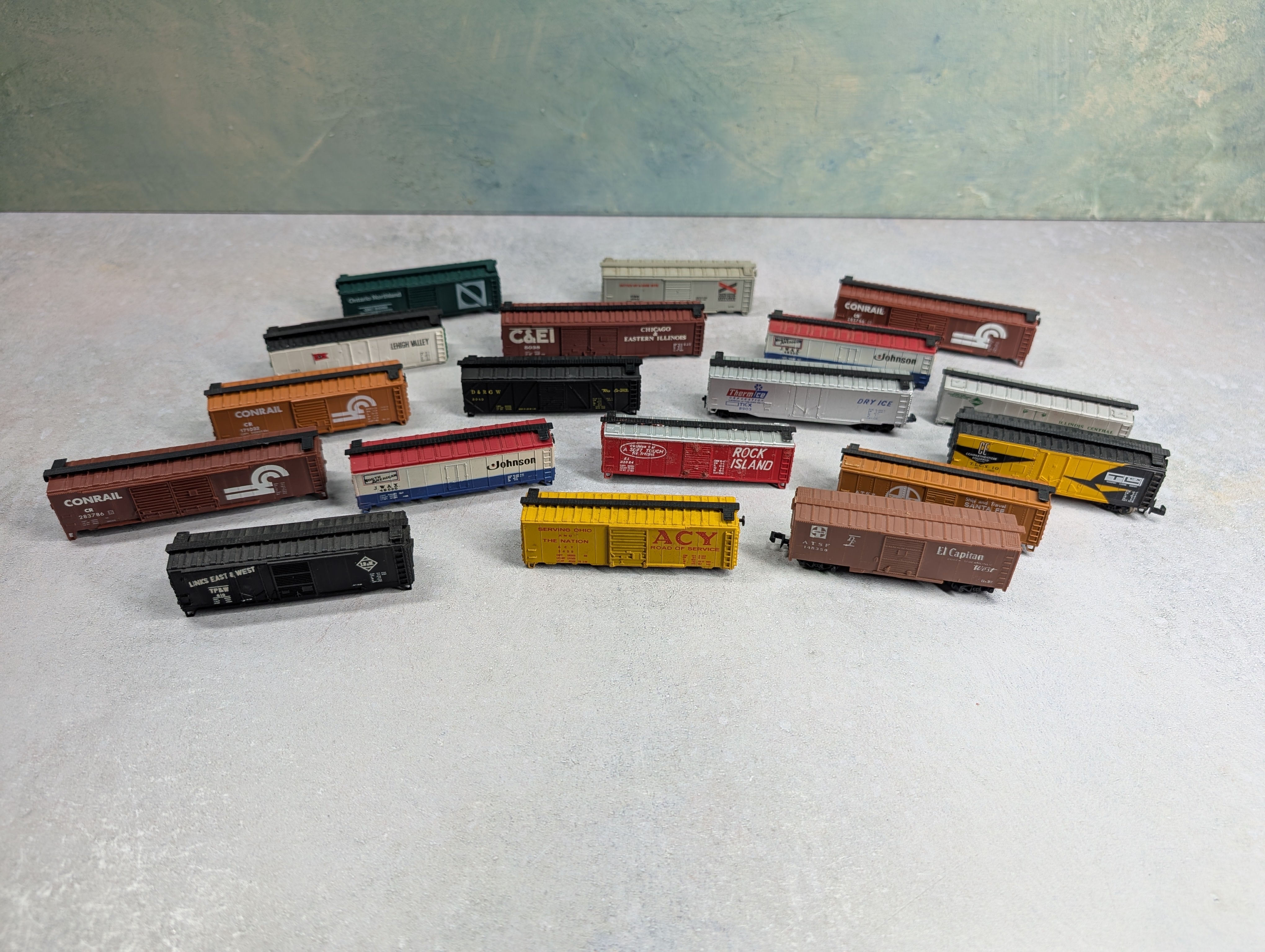 USED N Scale Large Lot of Box Cars LV, RI, Conrail +more Parts/Repair (18 pcs)