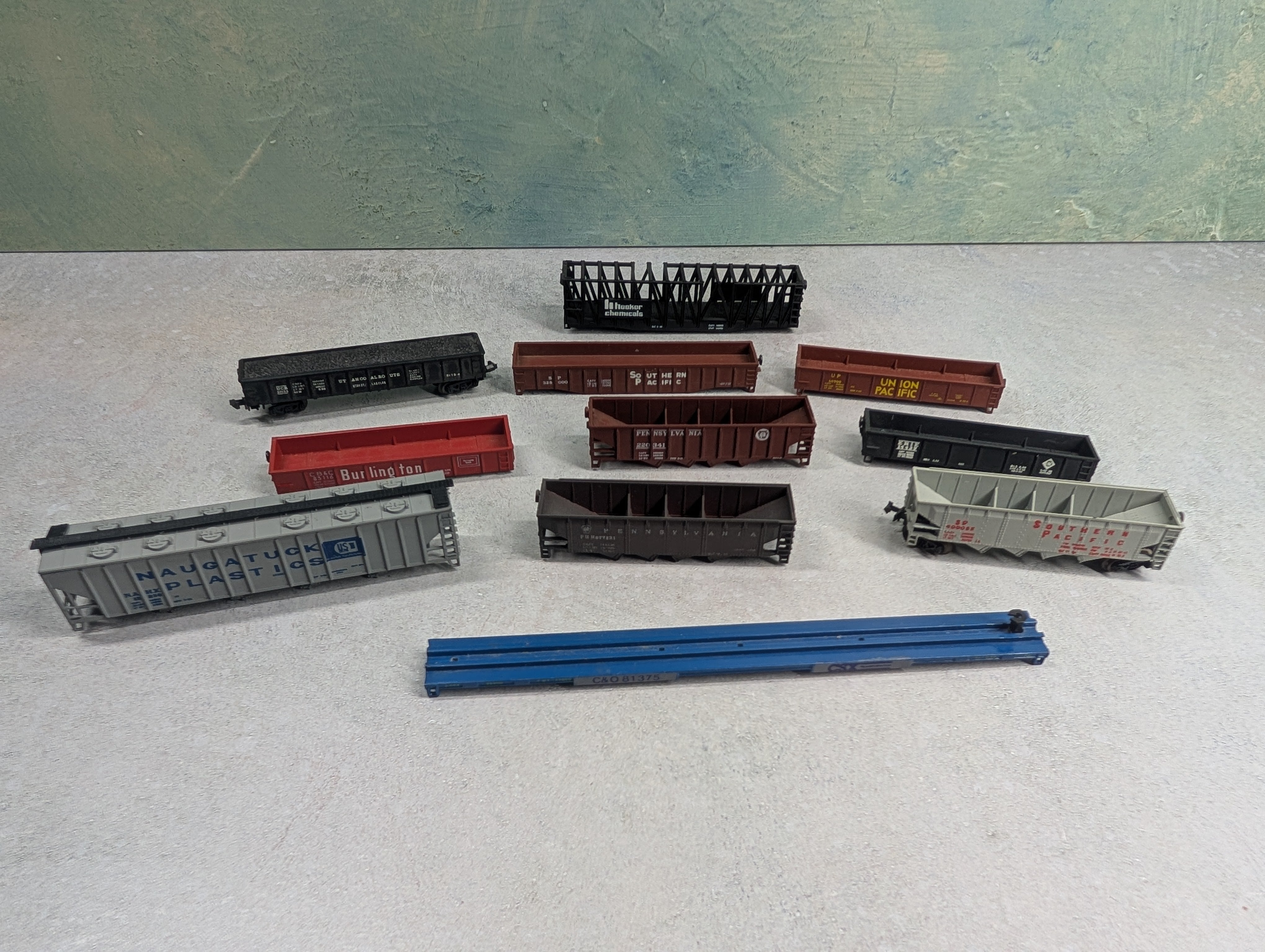 USED N Scale Lot of Hoppers, Gondolas & More CSX, PRR, SP, UP + more Parts/Repair (11 pcs)