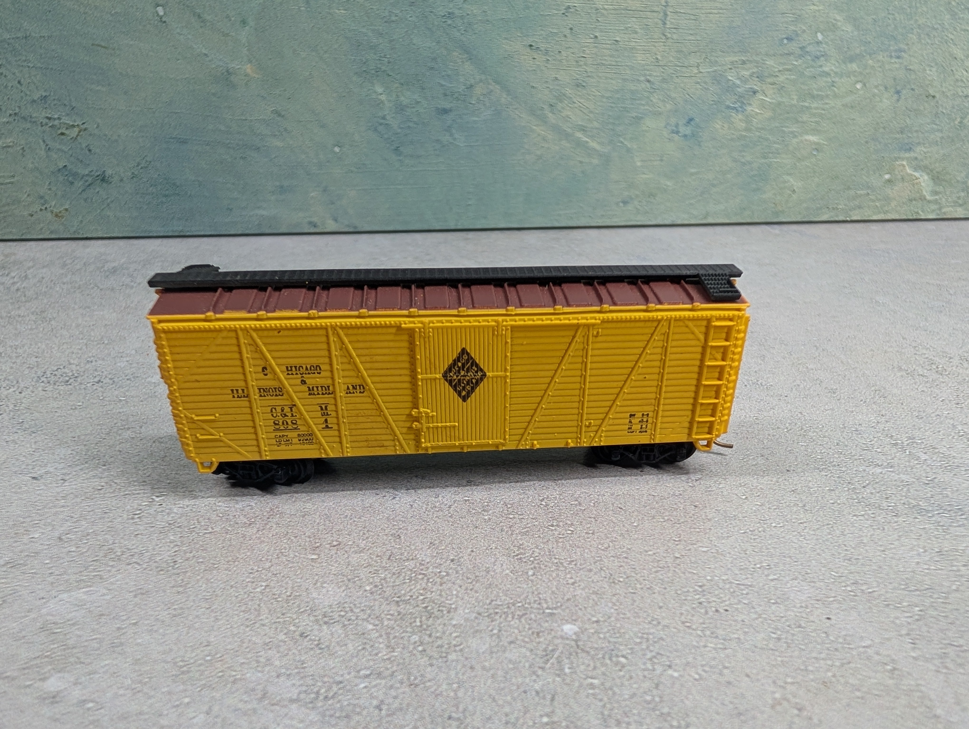 USED Bachmann N Scale 40' Wooden Box Car Chicago and Illinois Midland Railway C&IM #8081 Kadee Trucks & Couplers