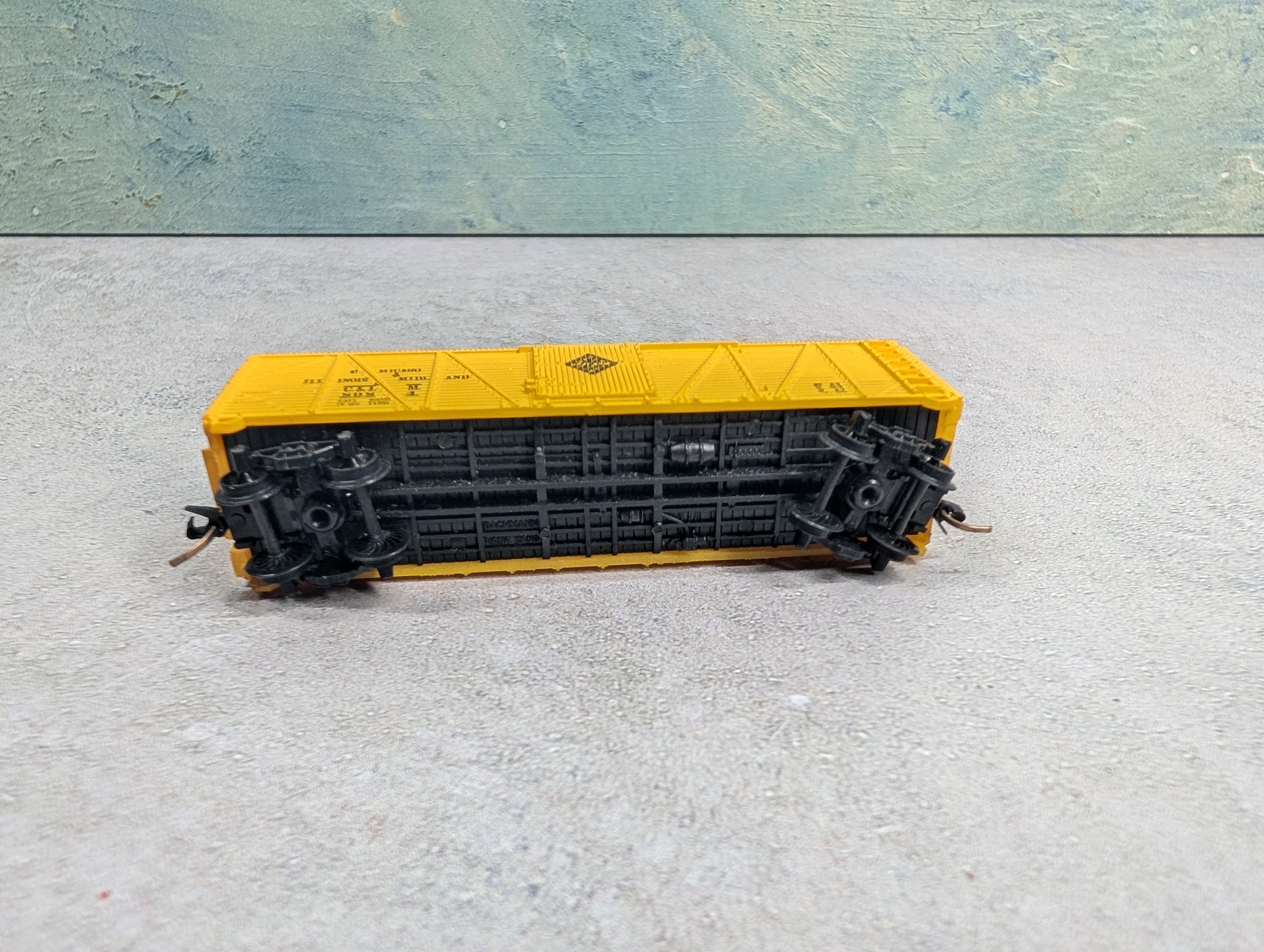 USED Bachmann N Scale 40' Wooden Box Car Chicago and Illinois Midland Railway C&IM #8081 Kadee Trucks & Couplers