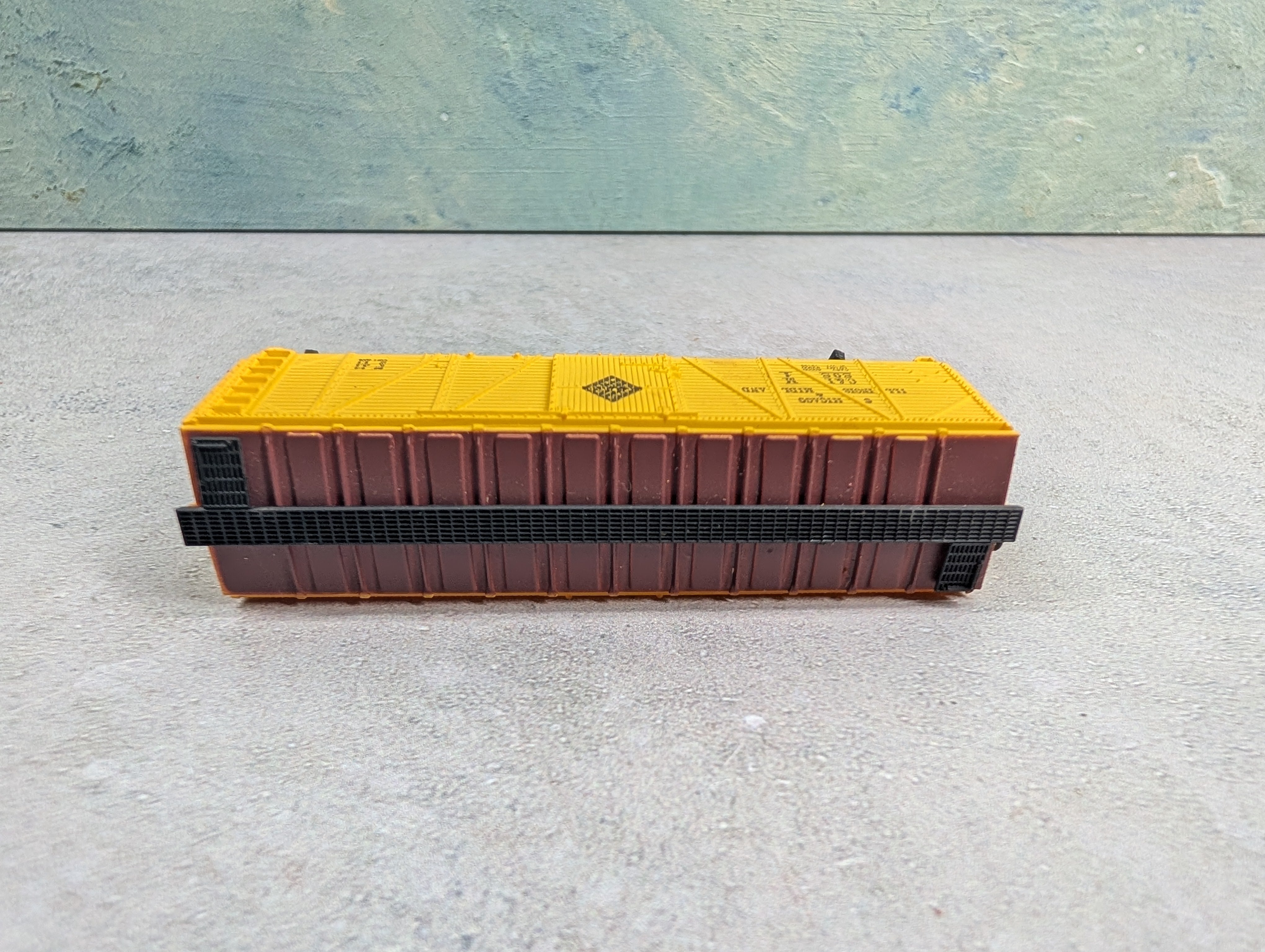 USED Bachmann N Scale 40' Wooden Box Car Chicago and Illinois Midland Railway C&IM #8081 Kadee Trucks & Couplers