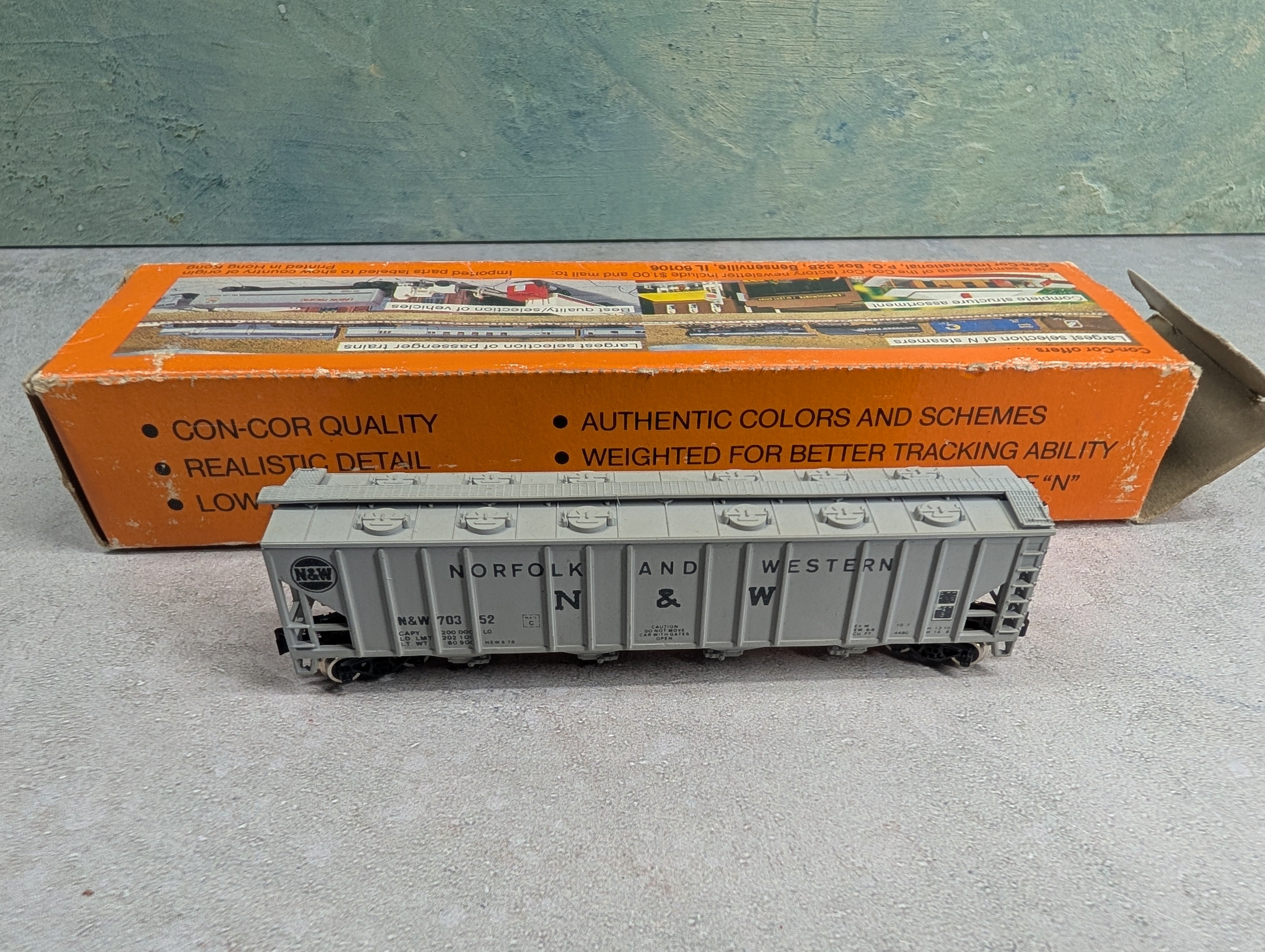 USED Con-Cor #1-001732 N Scale PS-2 52' Covered Hopper Norfolk & Western N&W #70352