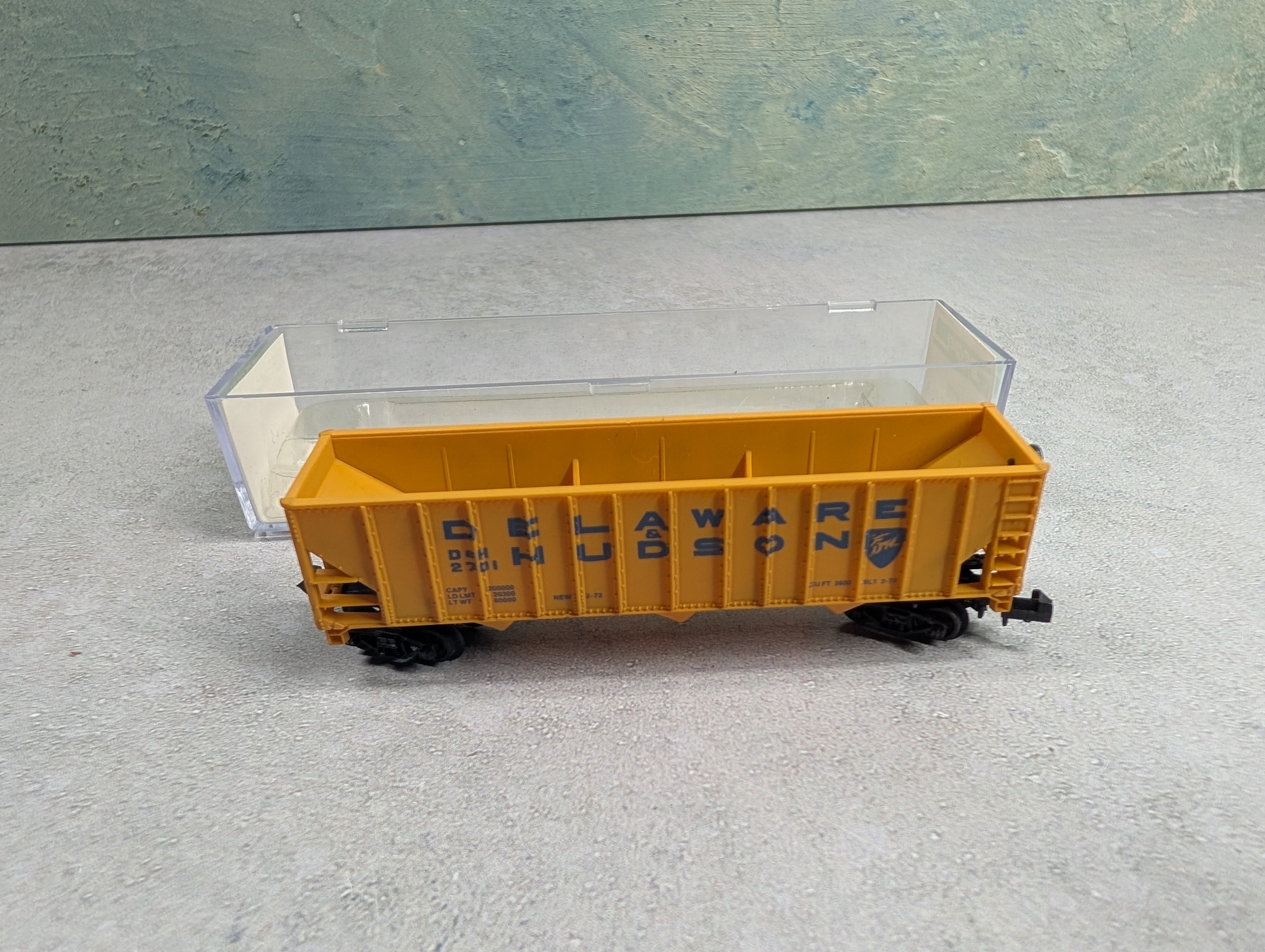 USED Bev-Bel 14006 N Scale 100 Ton Hopper Delaware and Hudson D&H #2701