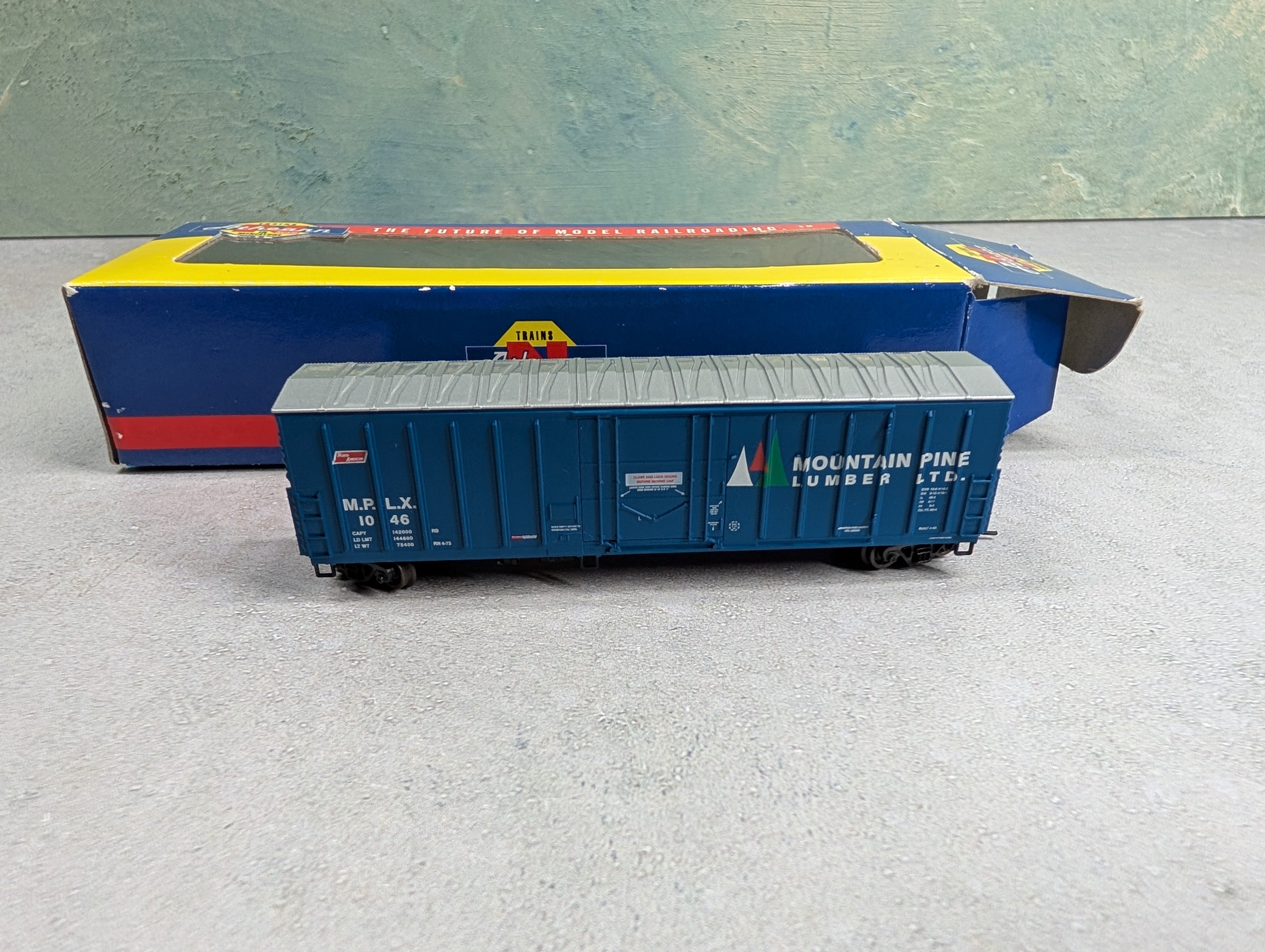 USED Athearn 10684 N Scale 50' NACC Box Car Mountain Pine Lumber MPLX #1046
