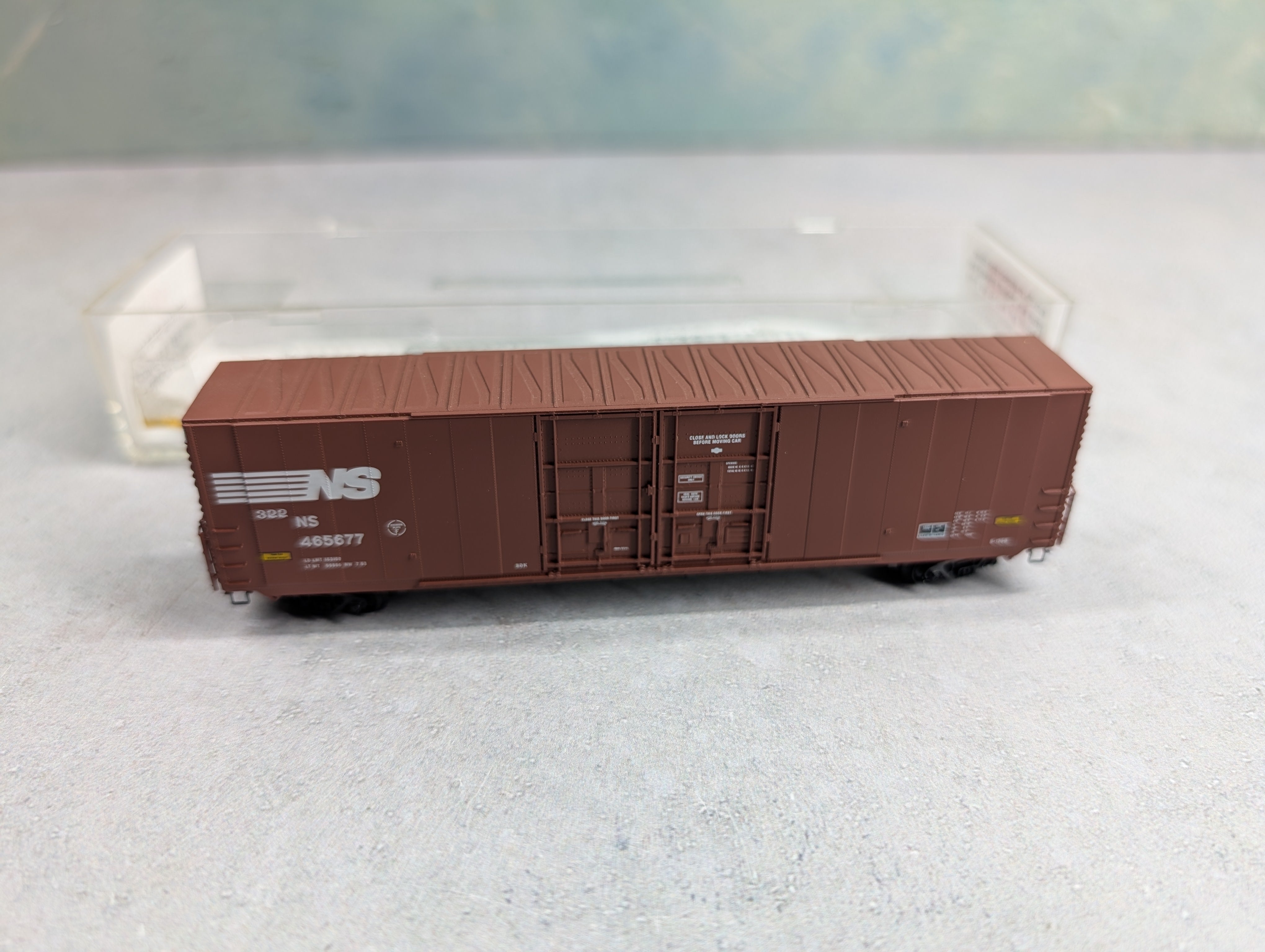 USED Micro-Trains 102070 N Scale 60' Box Car, Excess Height Norfolk Southern NS #465677