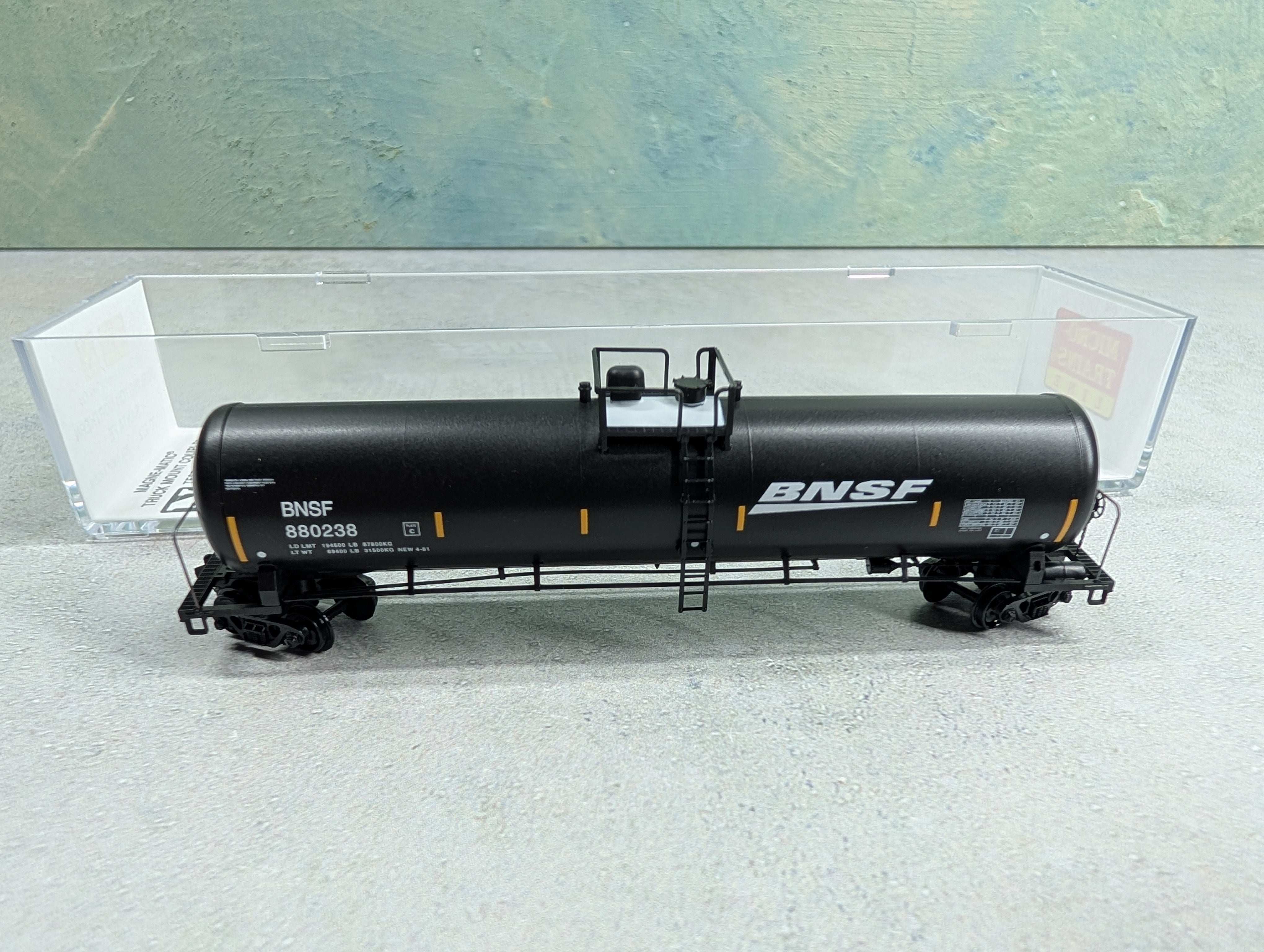 USED Micro-Trains 11000452 N Scale 56' General Service Tank Car BNSF #880238