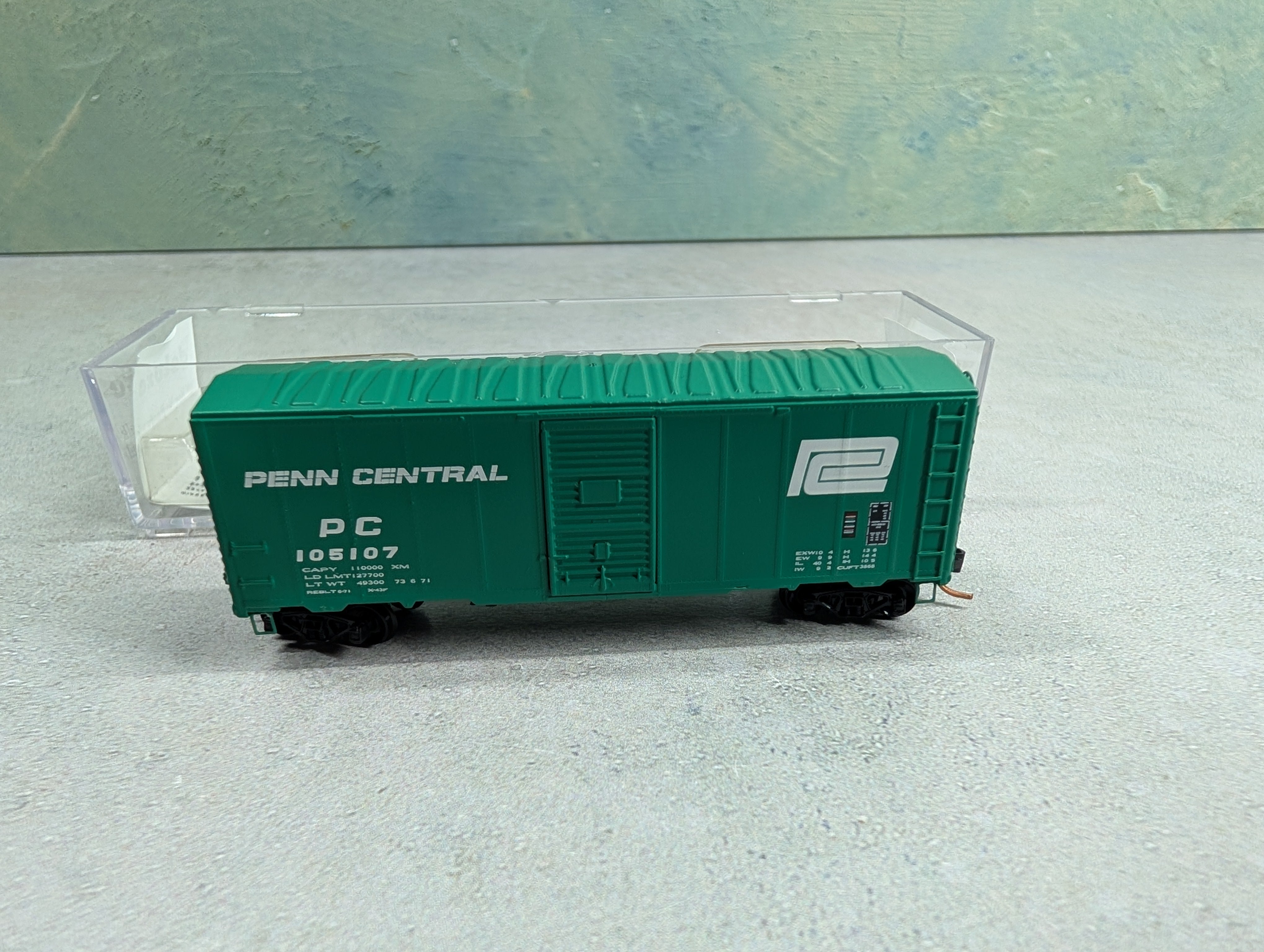 USED Deluxe 130301 N Scale 40' Box (No Roofwalk) Penn Central PC #105107