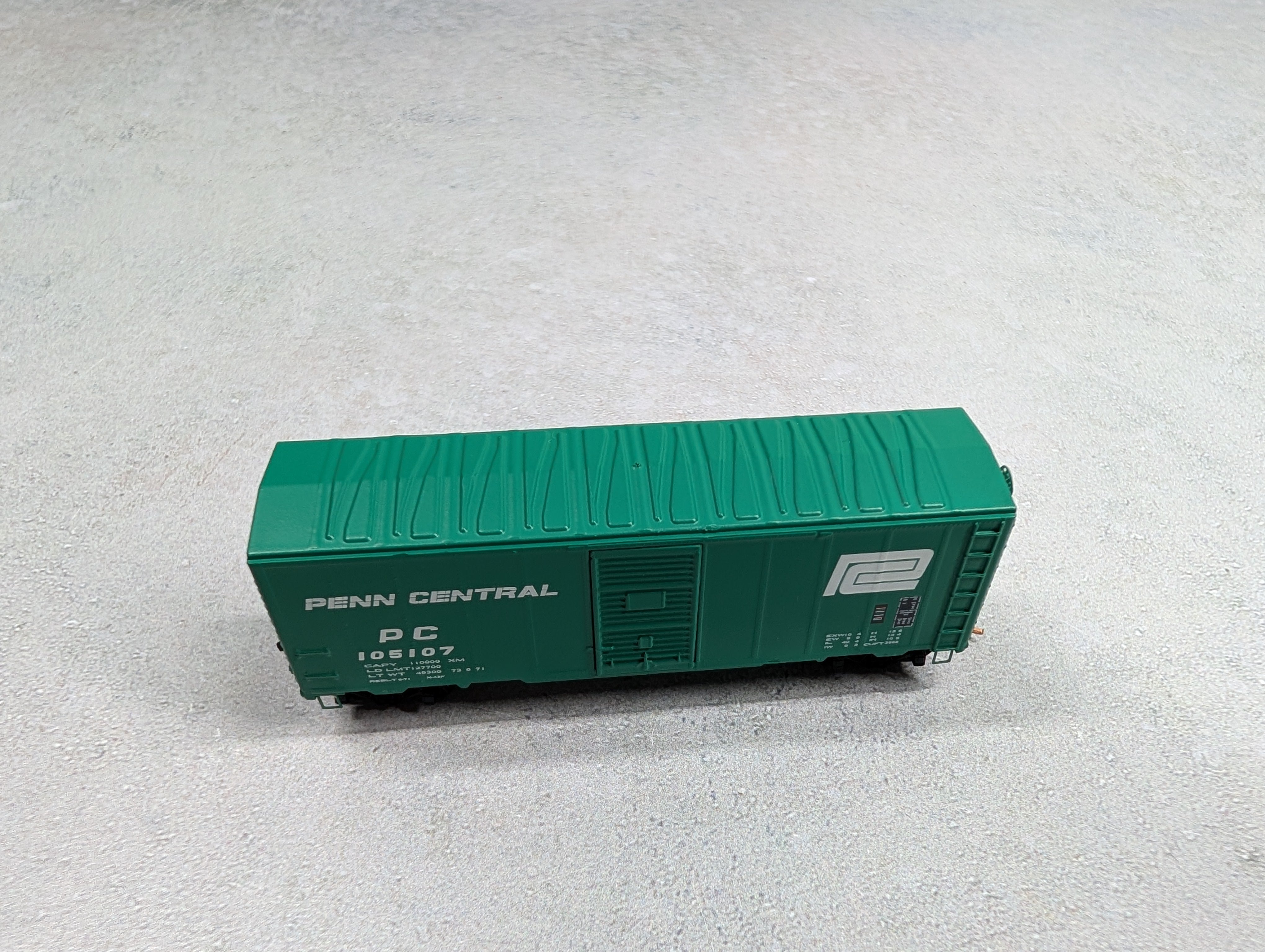 USED Deluxe 130301 N Scale 40' Box (No Roofwalk) Penn Central PC #105107