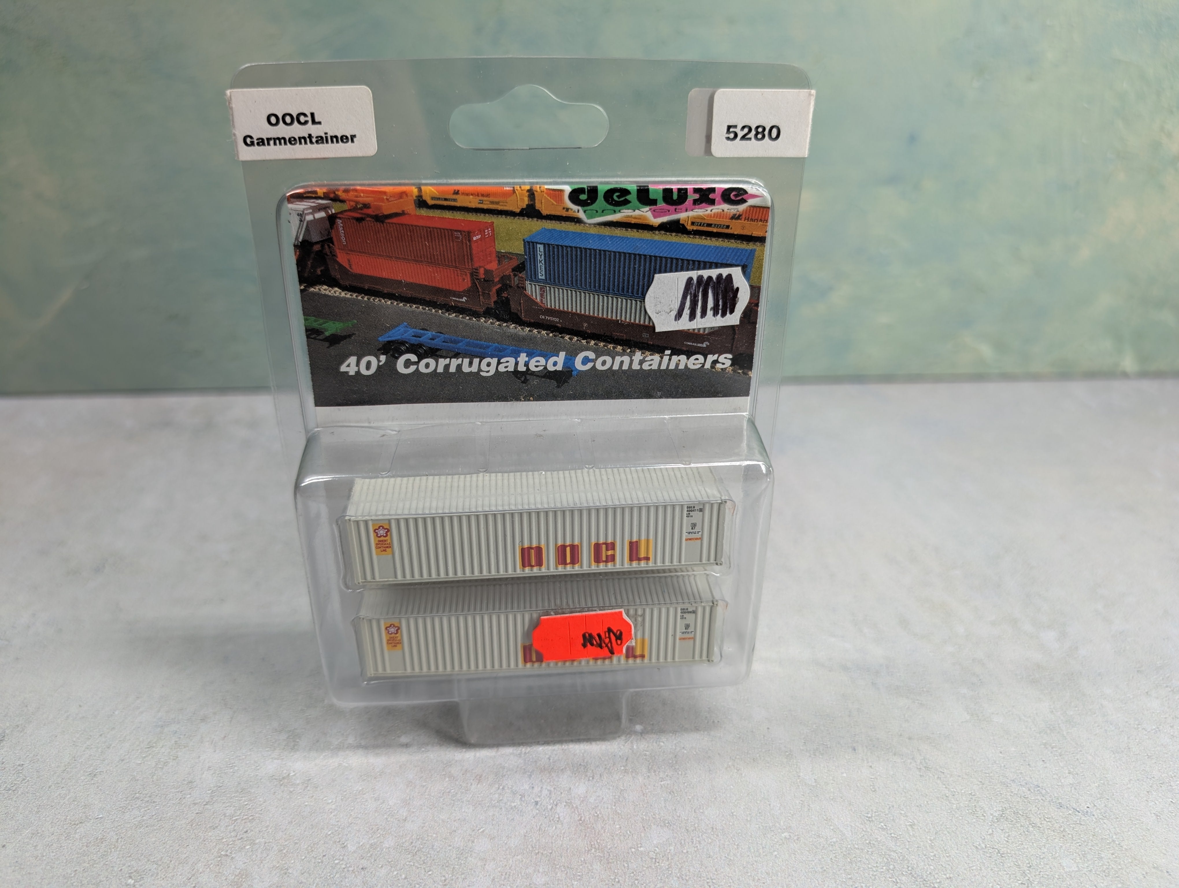 USED Deluxe 5280 N Scale 40' Corrugated Containers OOCL Garmentainer