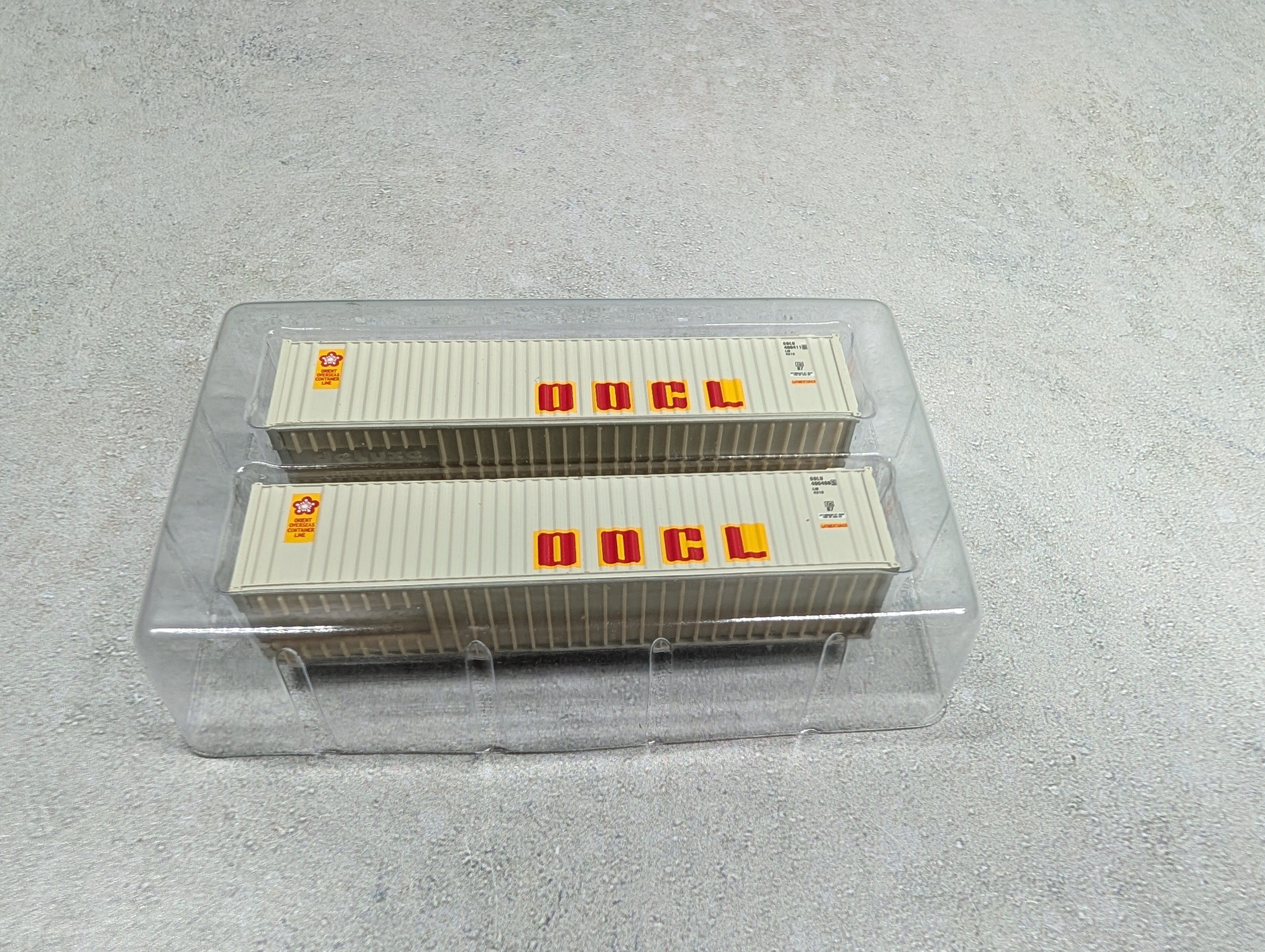 USED Deluxe 5280 N Scale 40' Corrugated Containers OOCL Garmentainer