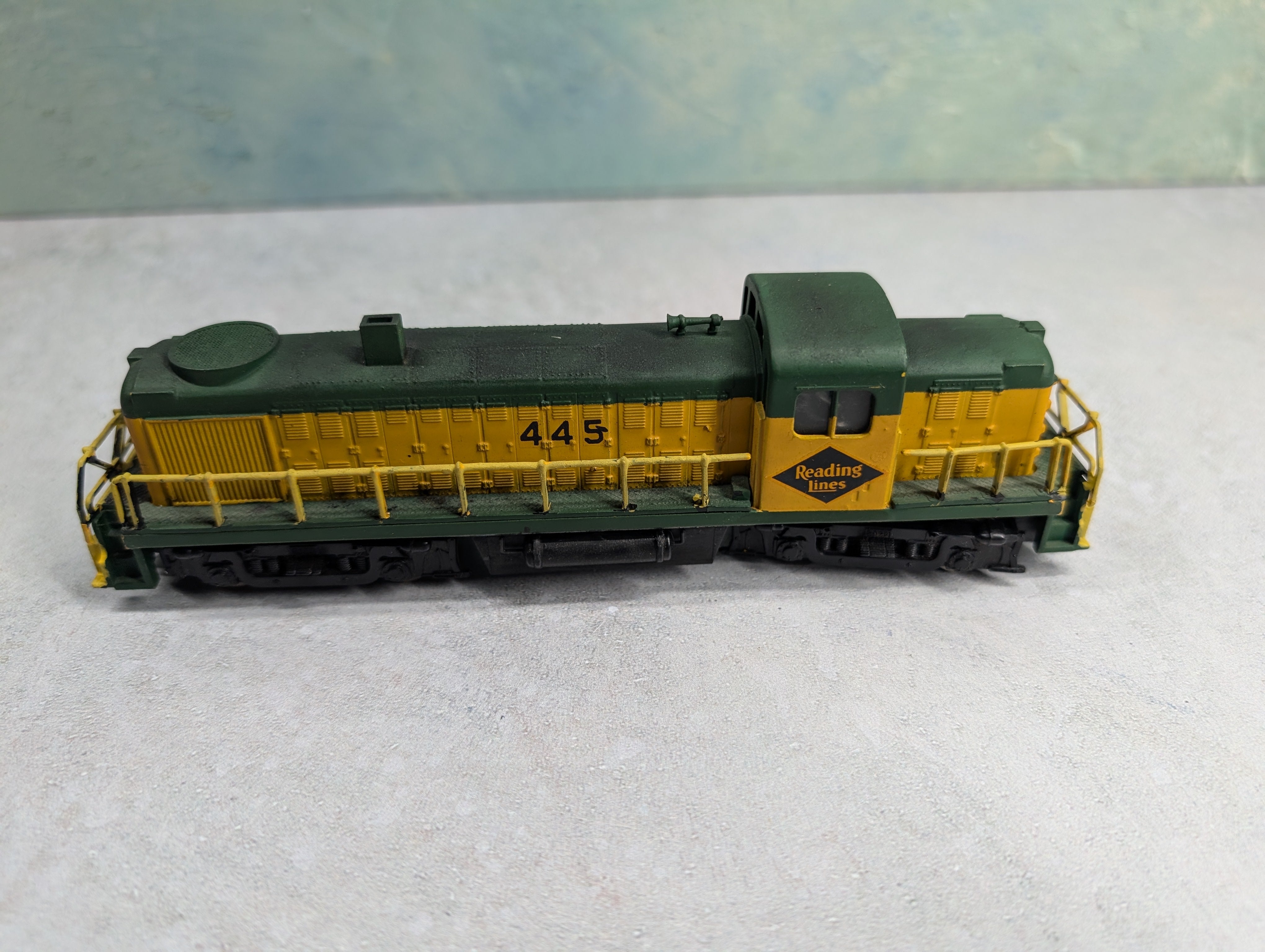 USED AHM HO Scale Diesel Locomotive Reading #445 Decal & Weathering Parts/Repairs