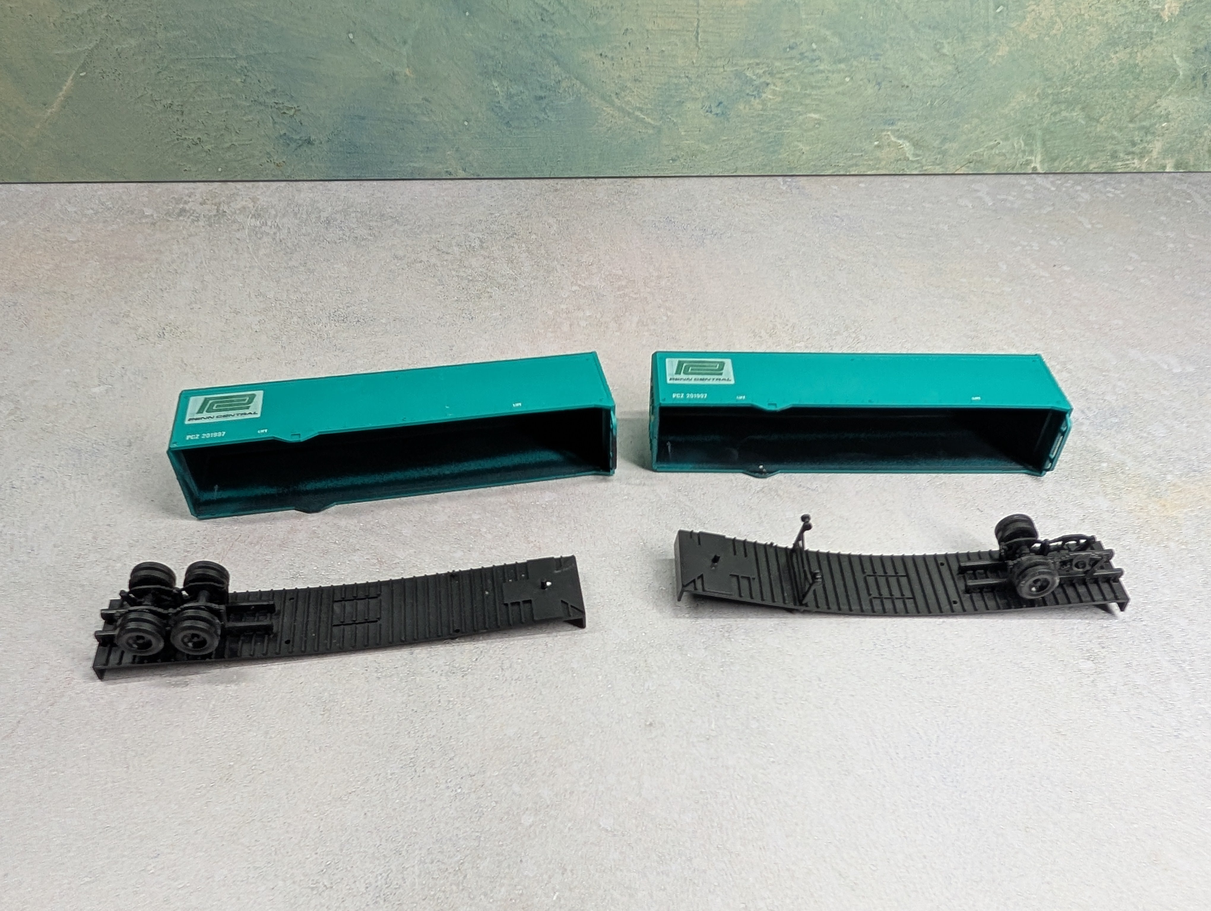 USED Athearn HO Scale Lot of 40' Trailers Penn Central PCZ #201997 Parts/Repairs (2 pcs)