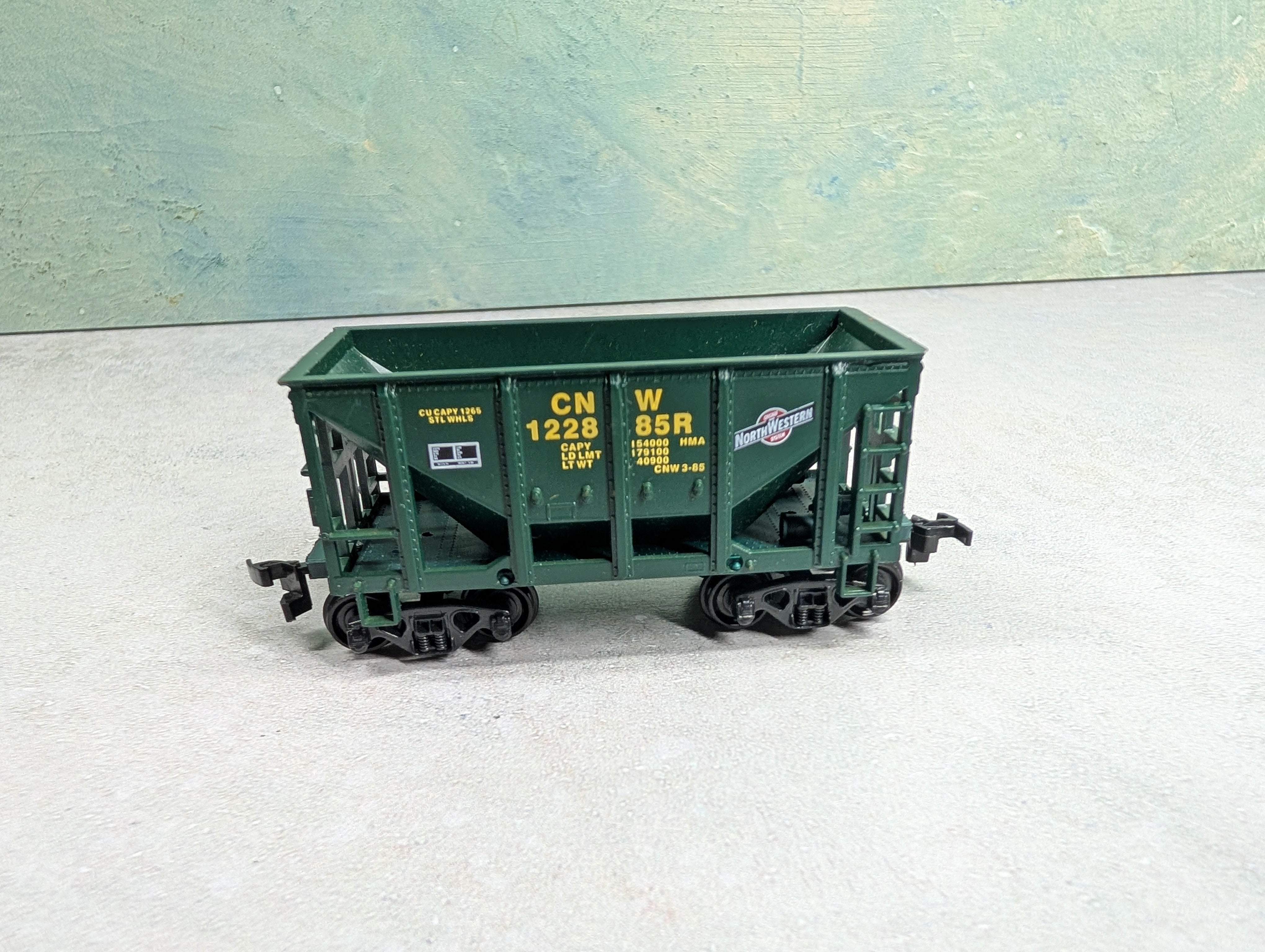 USED Roundhouse HO Scale Ore Car Chicago & North Western CNW #122885R