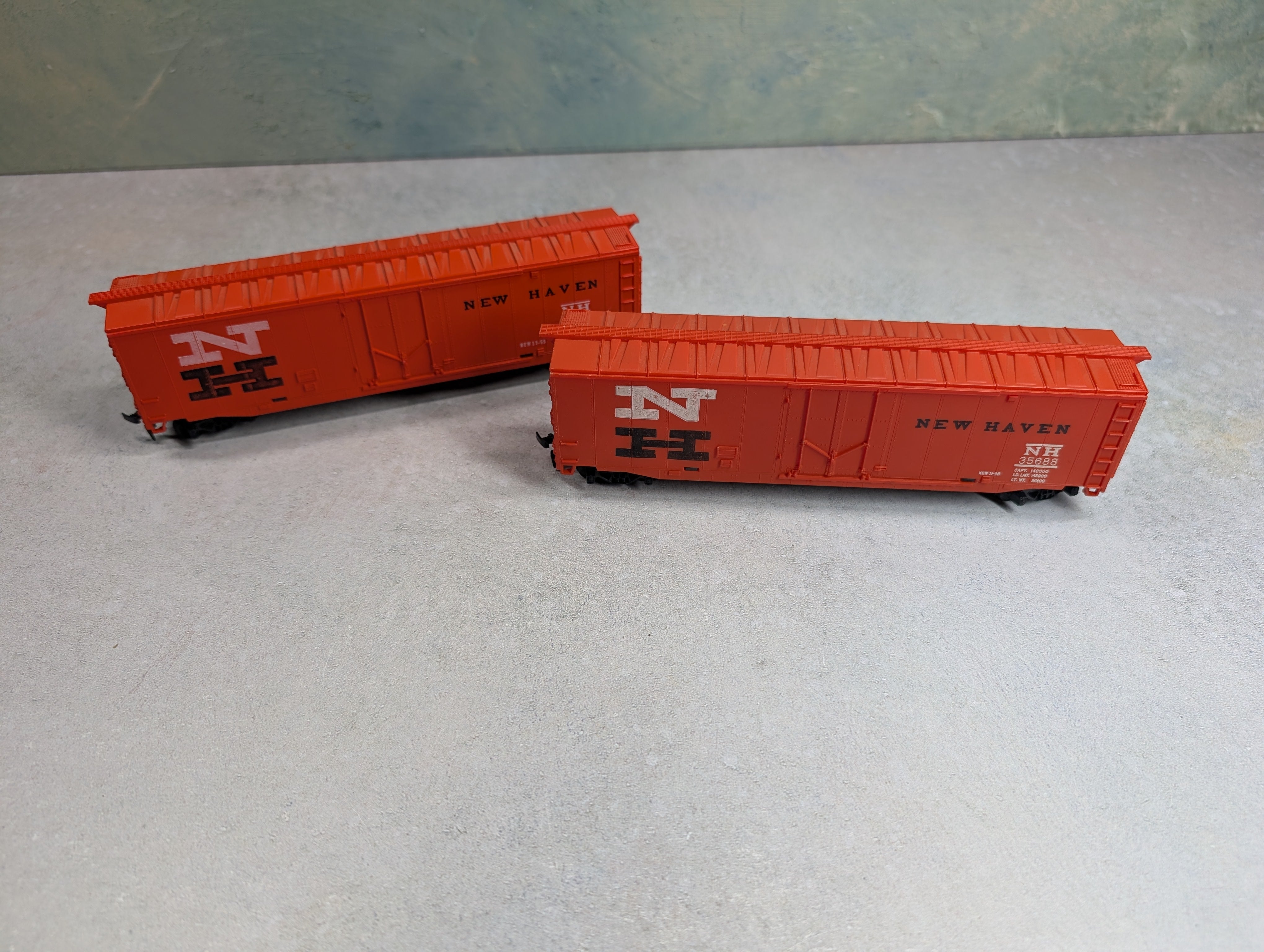 USED Tyco HO Scale 50' Box Cars New Haven NH #35688 (2 pcs)