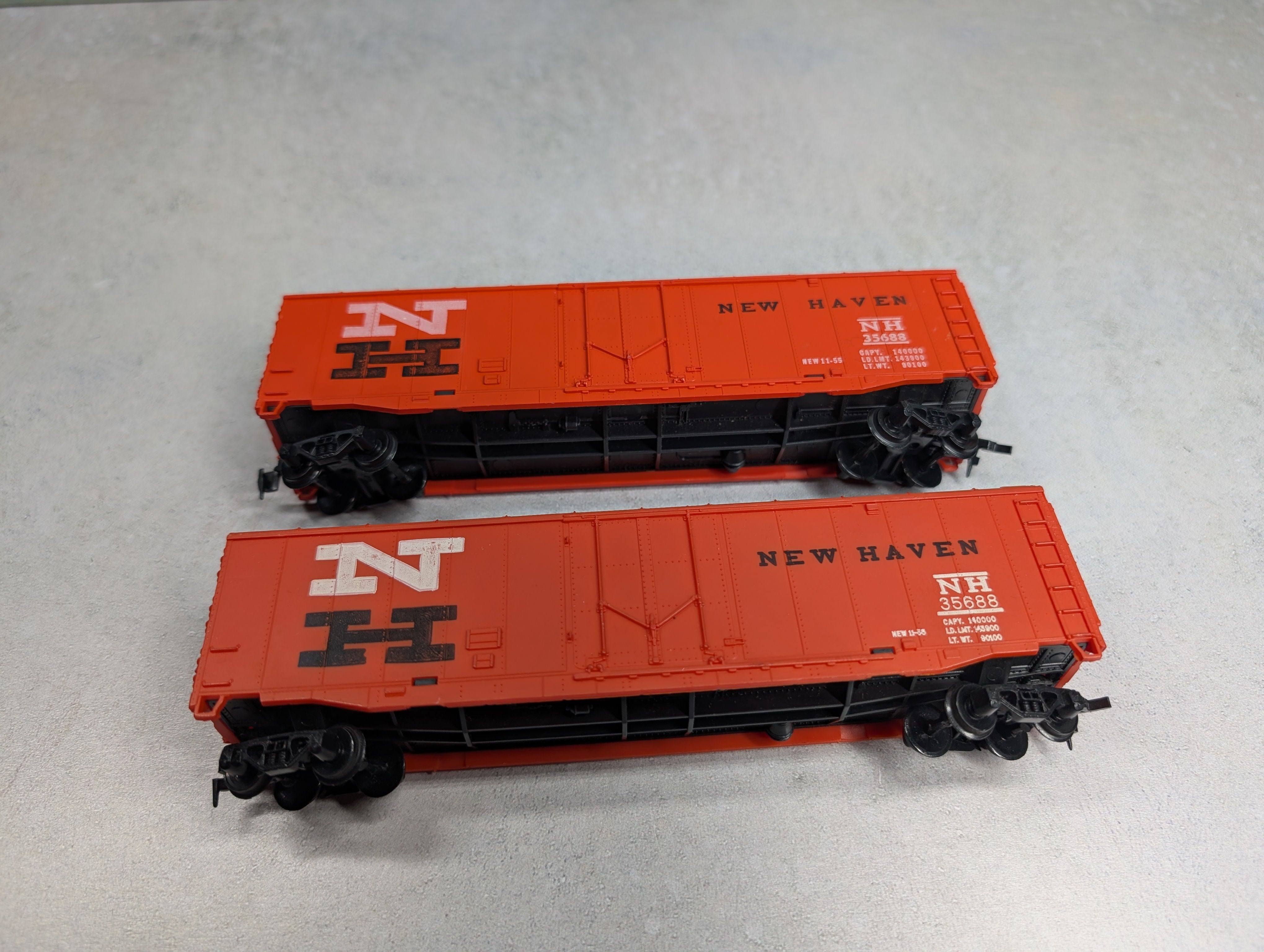 USED Tyco HO Scale 50' Box Cars New Haven NH #35688 (2 pcs)