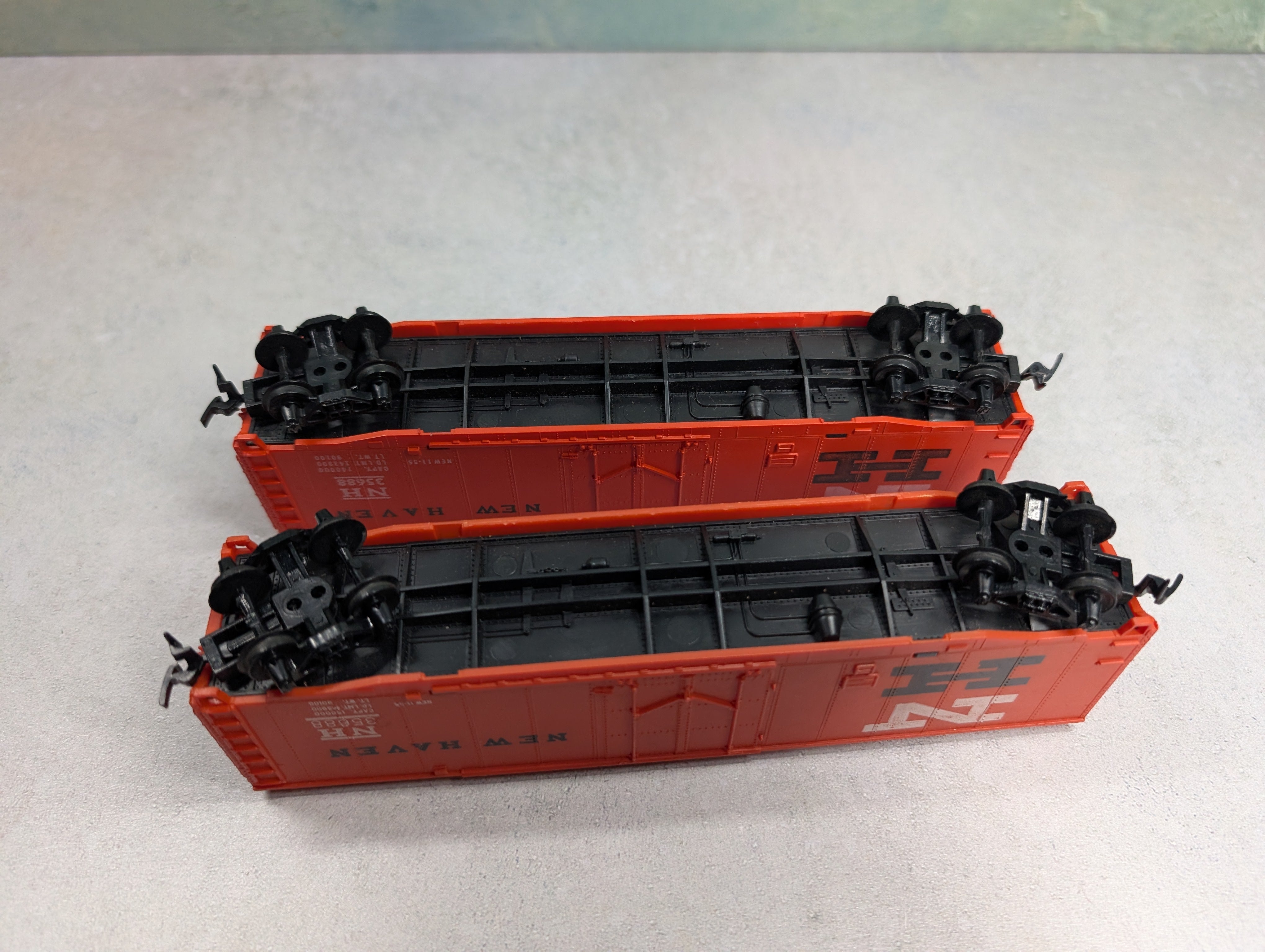 USED Tyco HO Scale 50' Box Cars New Haven NH #35688 (2 pcs)