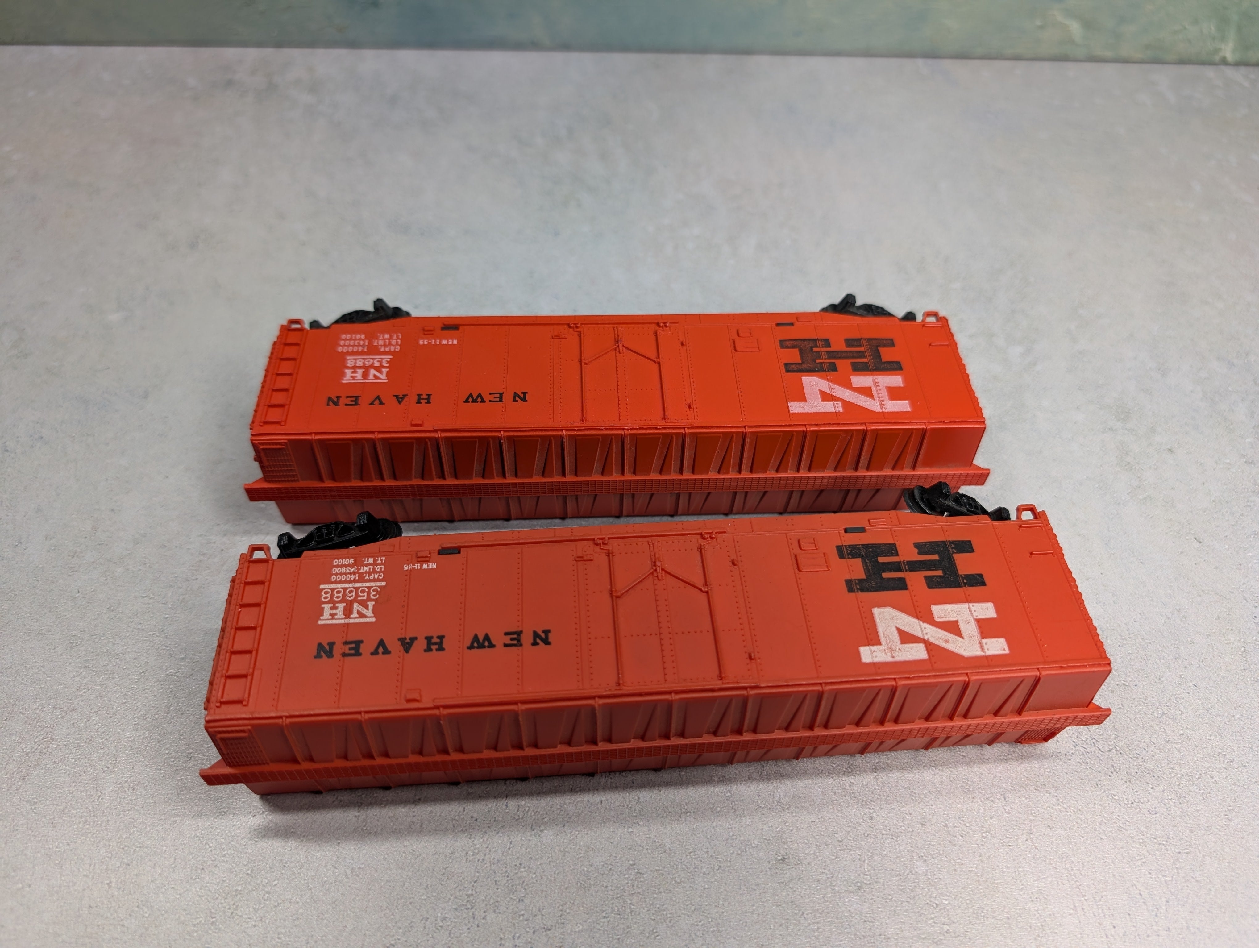 USED Tyco HO Scale 50' Box Cars New Haven NH #35688 (2 pcs)