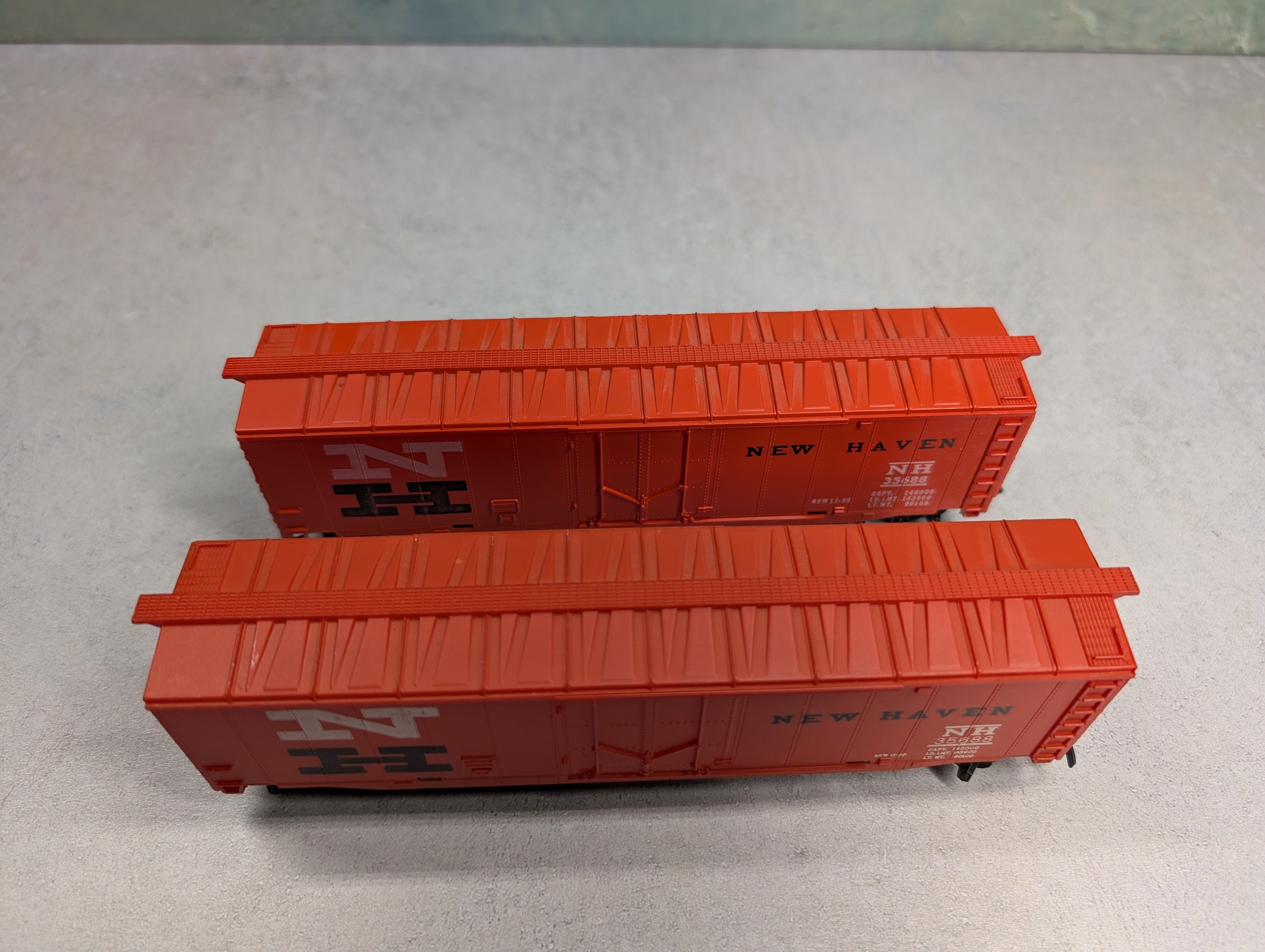 USED Tyco HO Scale 50' Box Cars New Haven NH #35688 (2 pcs)