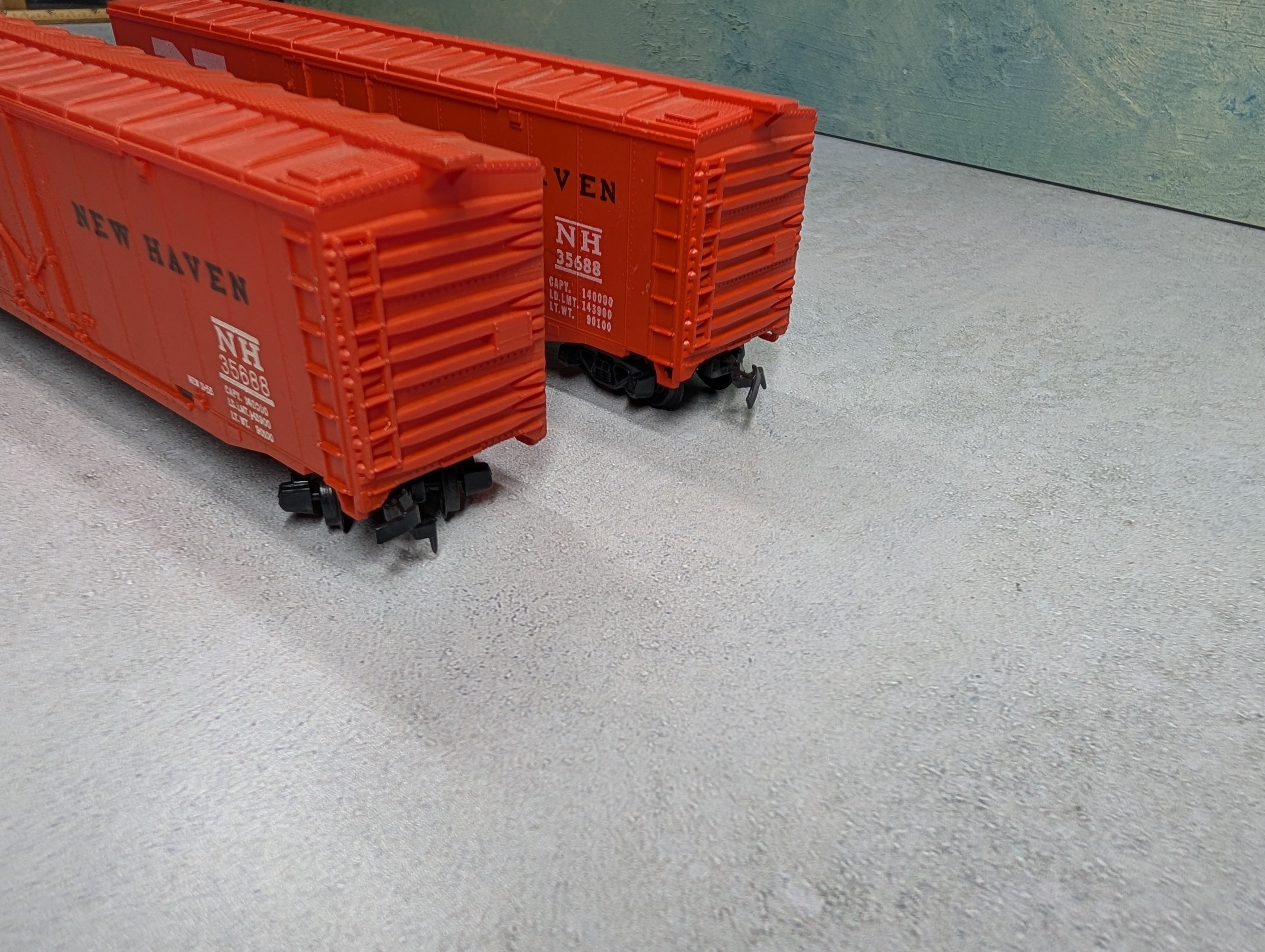 USED Tyco HO Scale 50' Box Cars New Haven NH #35688 (2 pcs)